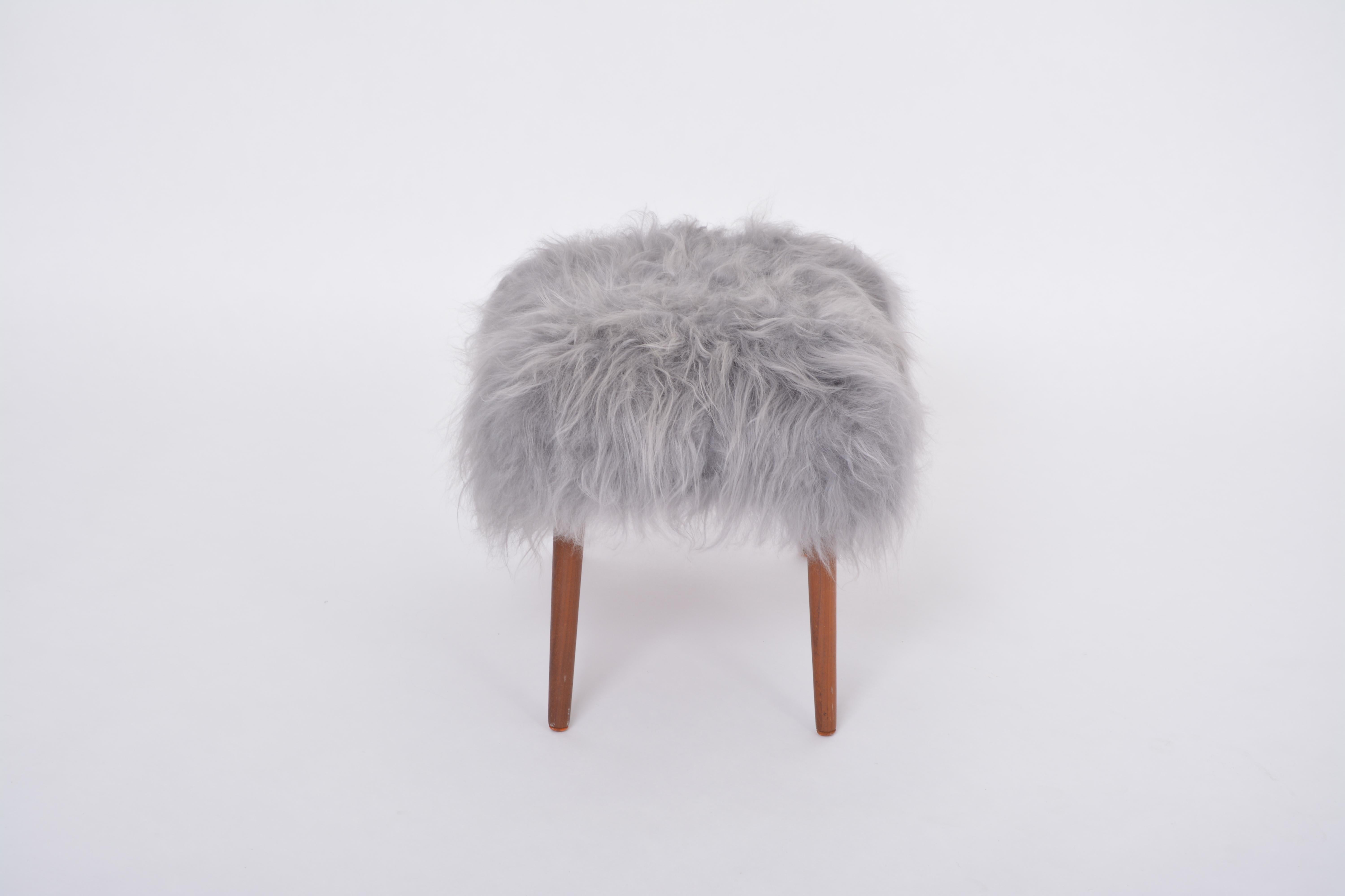 20th Century Danish Mid-century Modern stool reupholstered in grey sheep skin For Sale