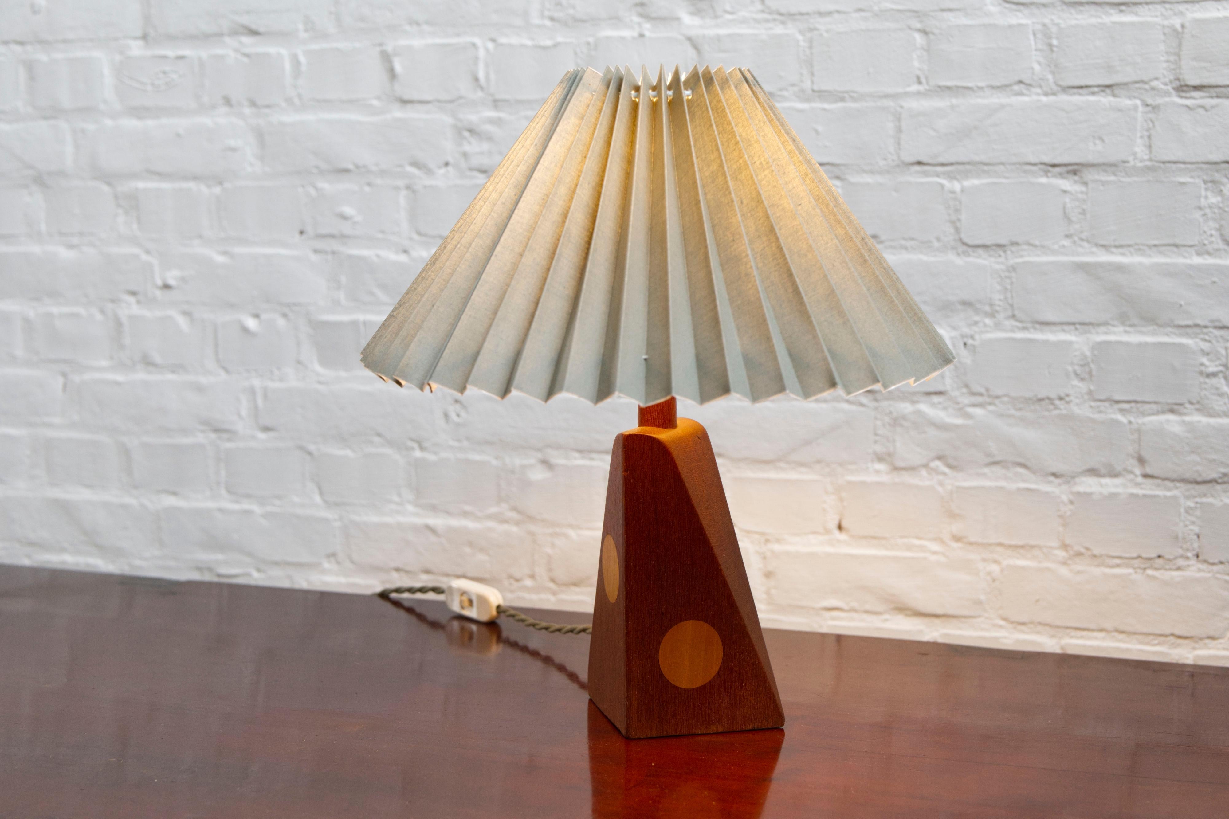 Lampada da tavolo danese della metà del secolo scorso in teak e Beeche intarsiato, anni '60 in vendita 4