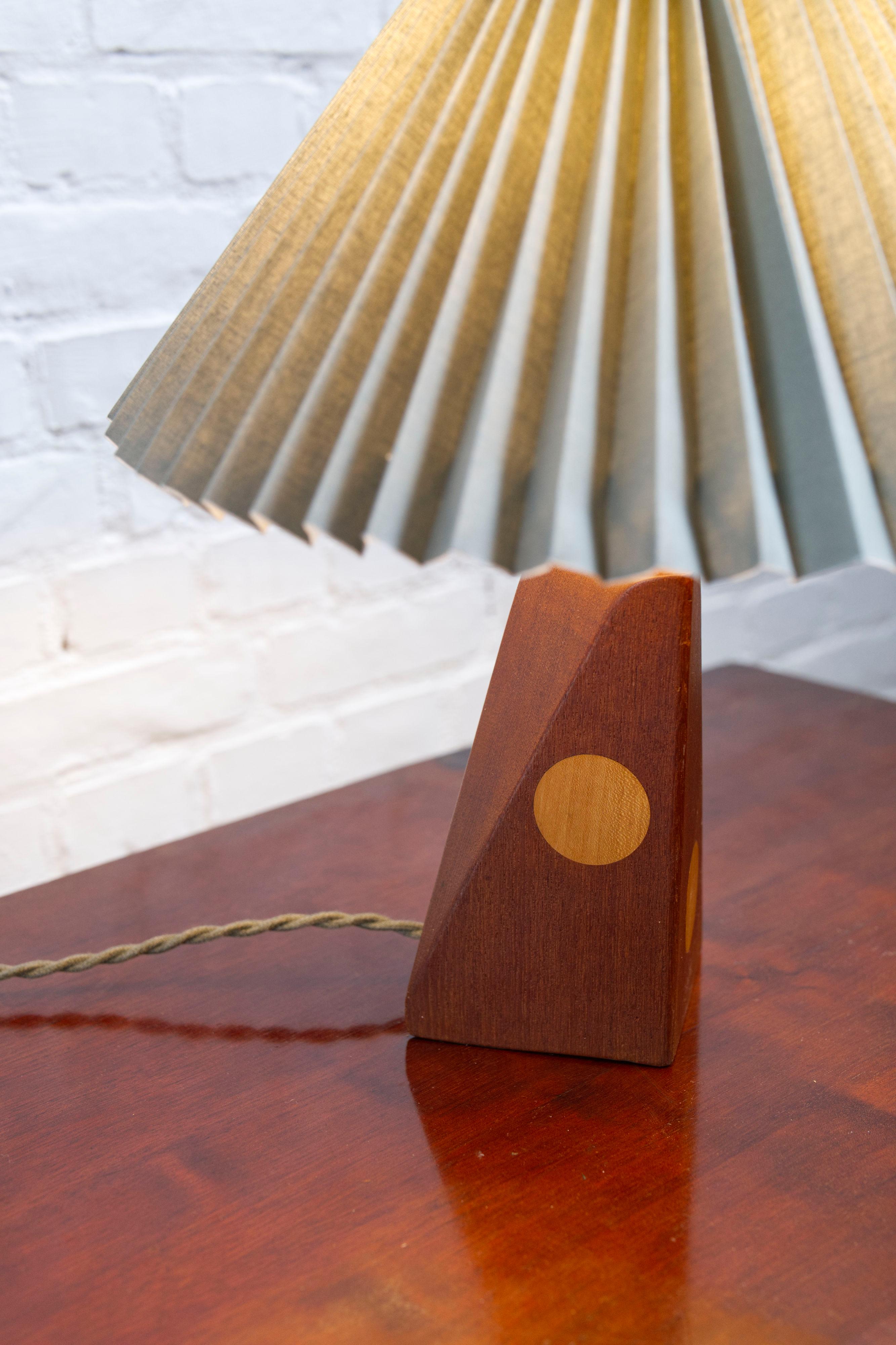 Lampada da tavolo danese della metà del secolo scorso in teak e Beeche intarsiato, anni '60 in vendita 6