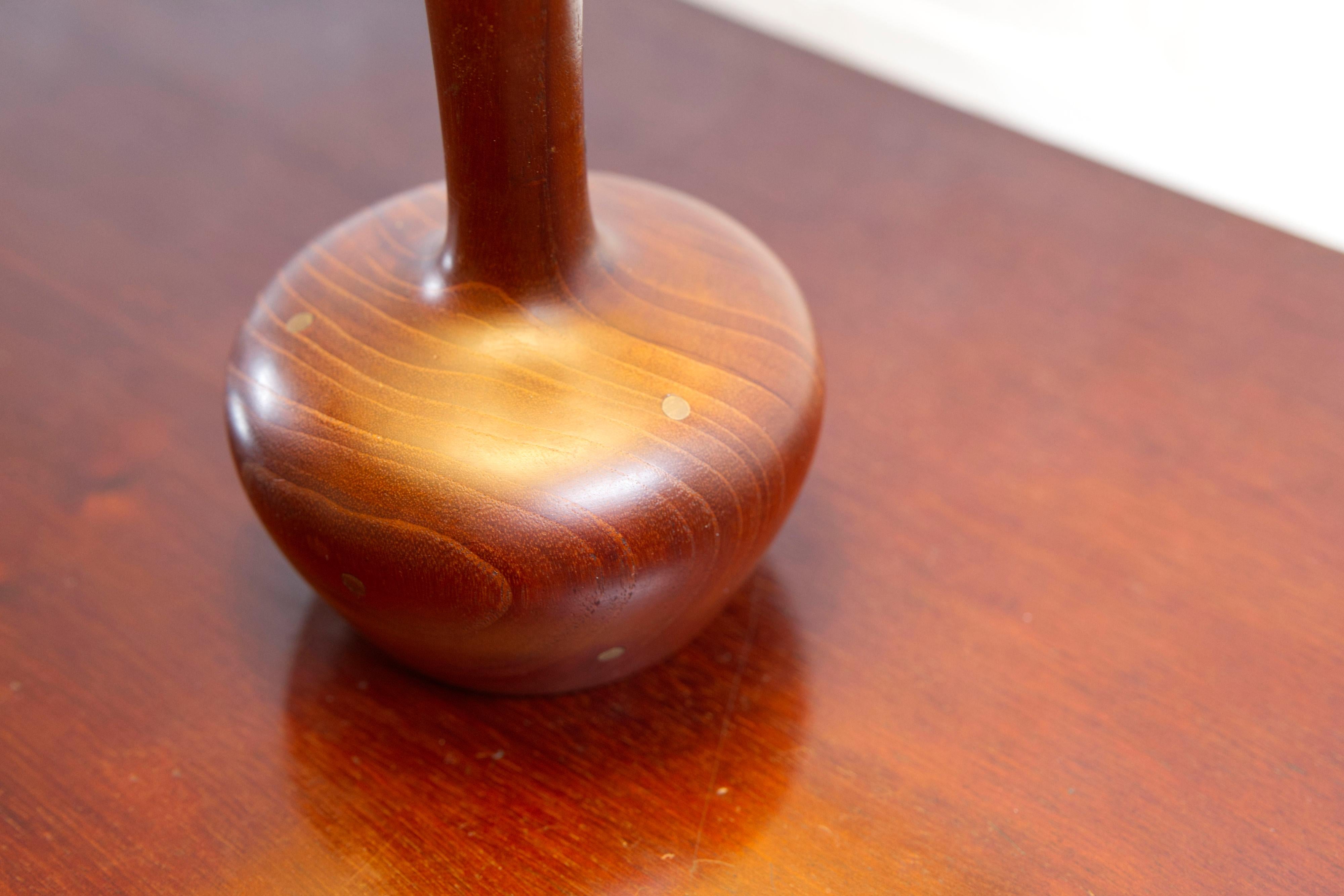 Lampada da tavolo danese della metà del secolo scorso in teak tornito e ottone intarsiato, anni '60 in vendita 5