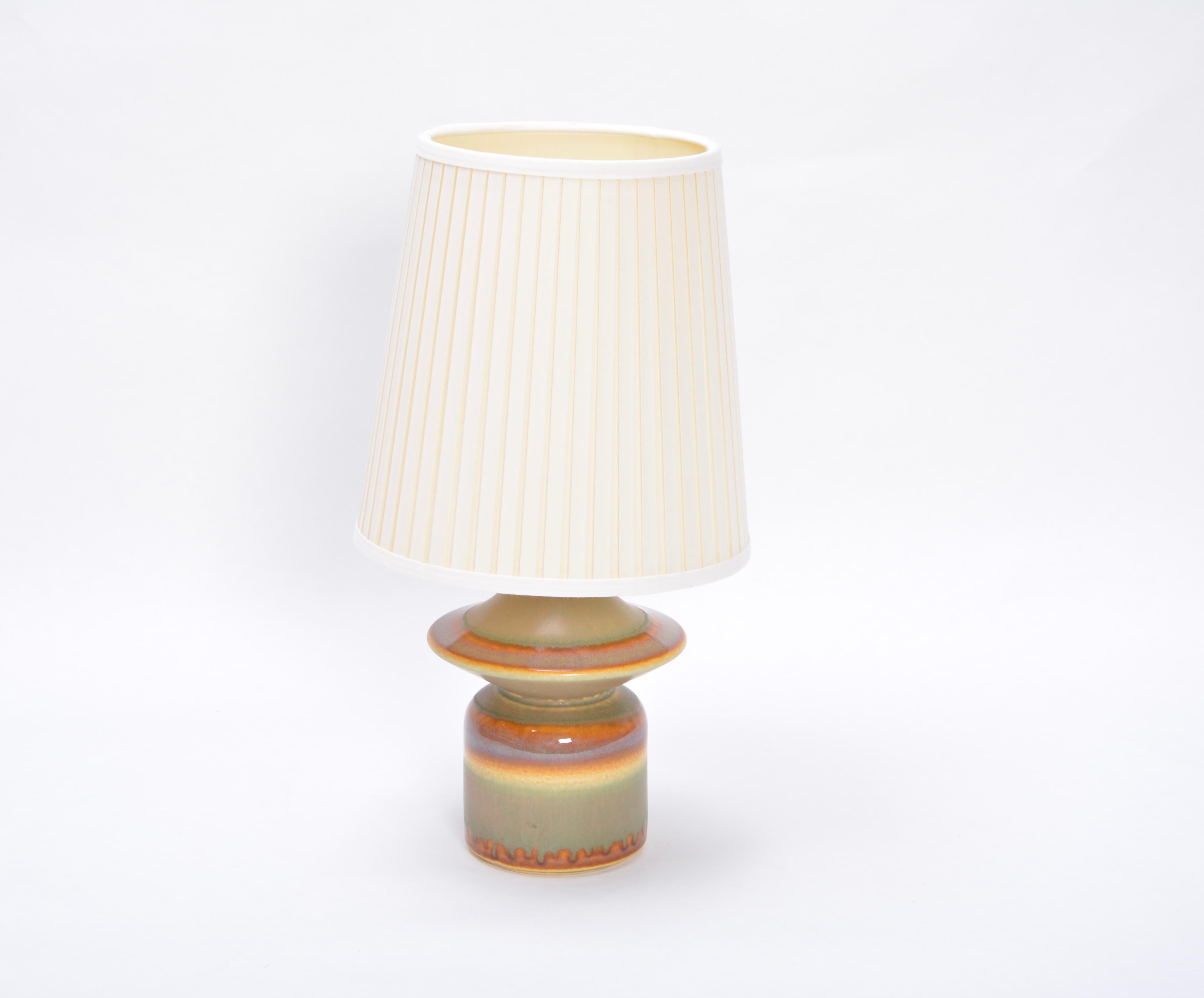 Glazed Danish Mid-Century Modern Table Lamp Model 1067 by Soholm For Sale