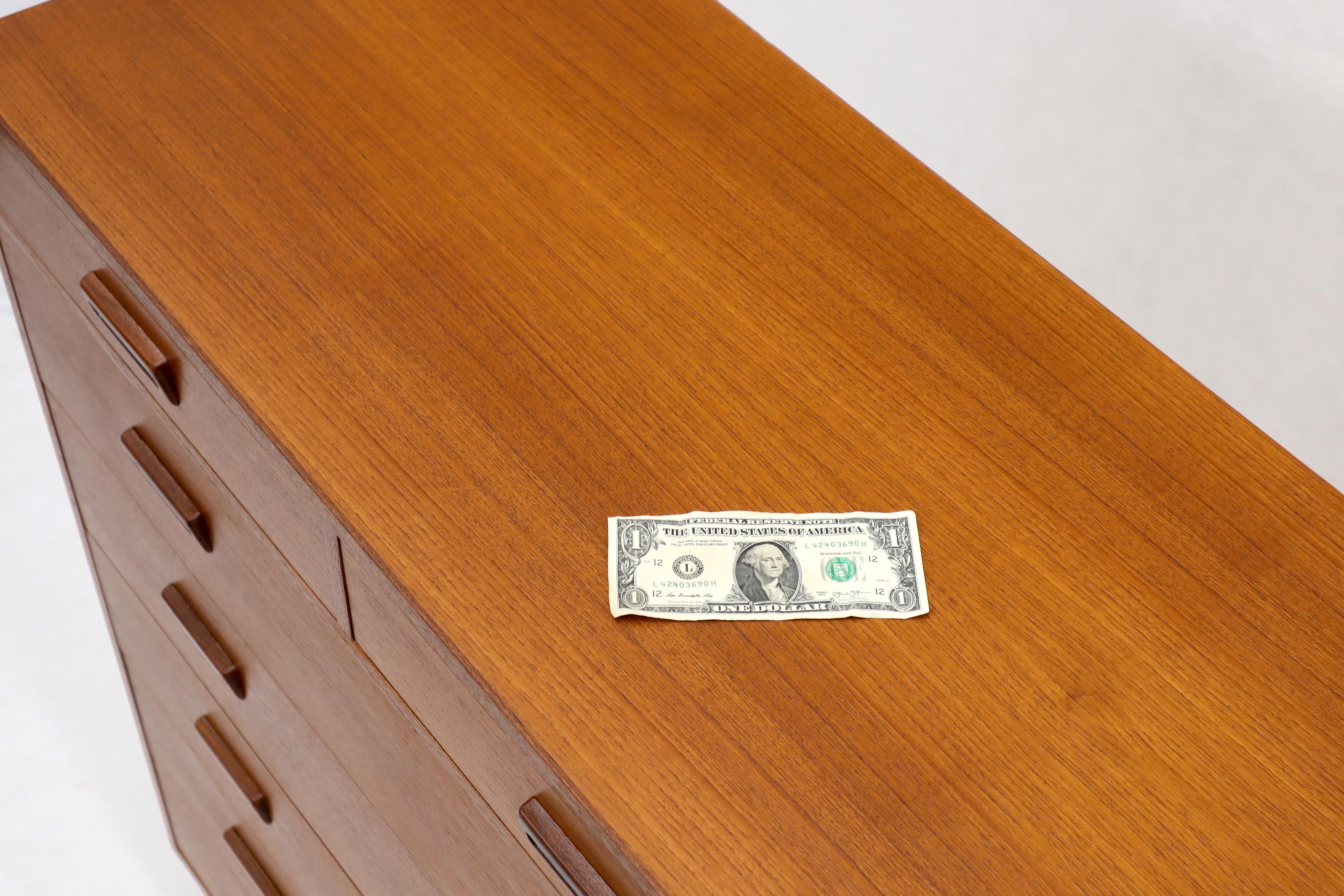 Danish Mid-Century Modern Tall High Boy Chest of 7 Drawers Dresser Cabinet In Excellent Condition For Sale In Rockaway, NJ