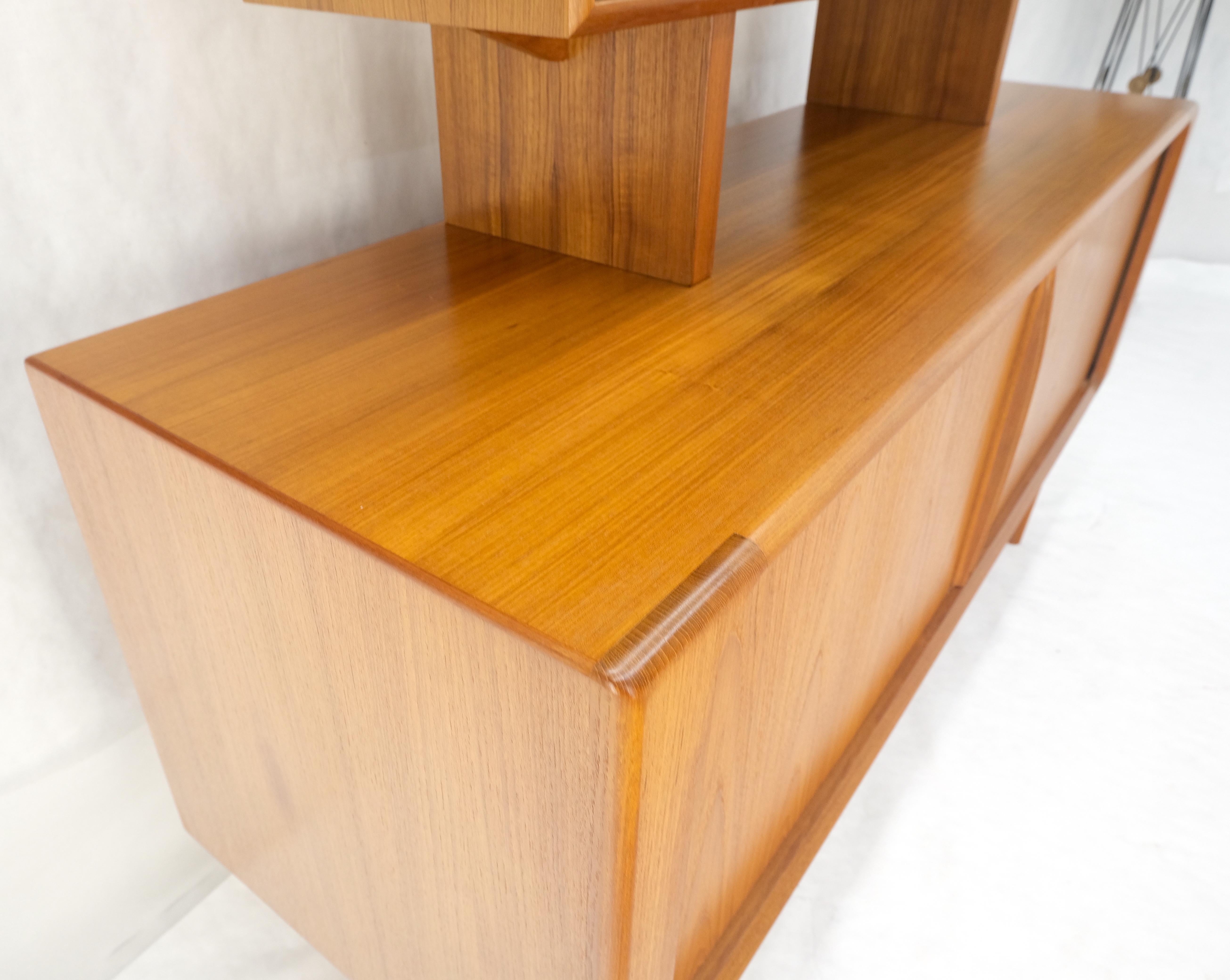 Credenza danesa moderna de mediados de siglo con puerta de tambor y conejera MINT Cápsula del tiempo en venta 8