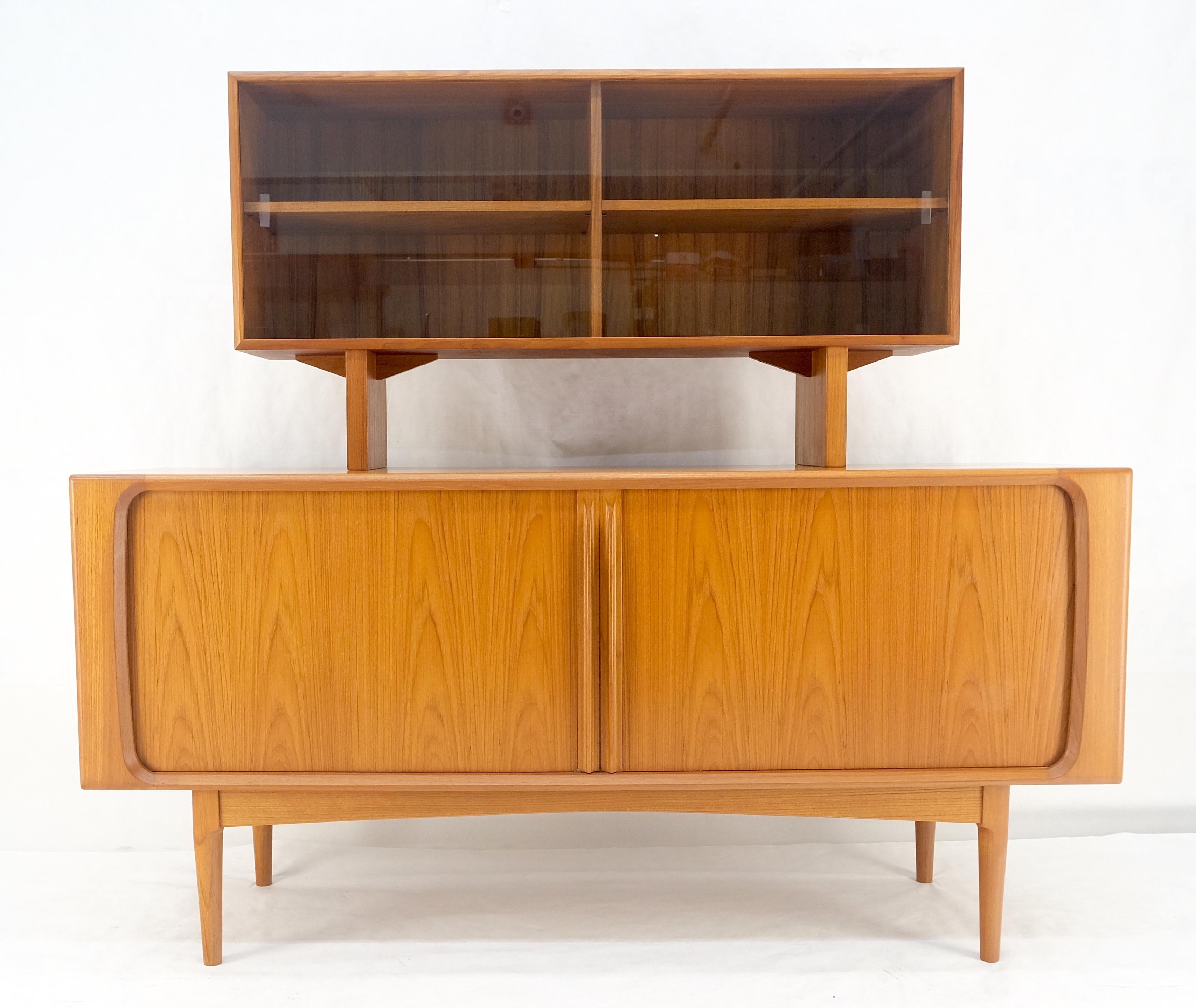 Credenza danesa moderna de mediados de siglo con puerta de tambor y conejera MINT Cápsula del tiempo Lacado en venta