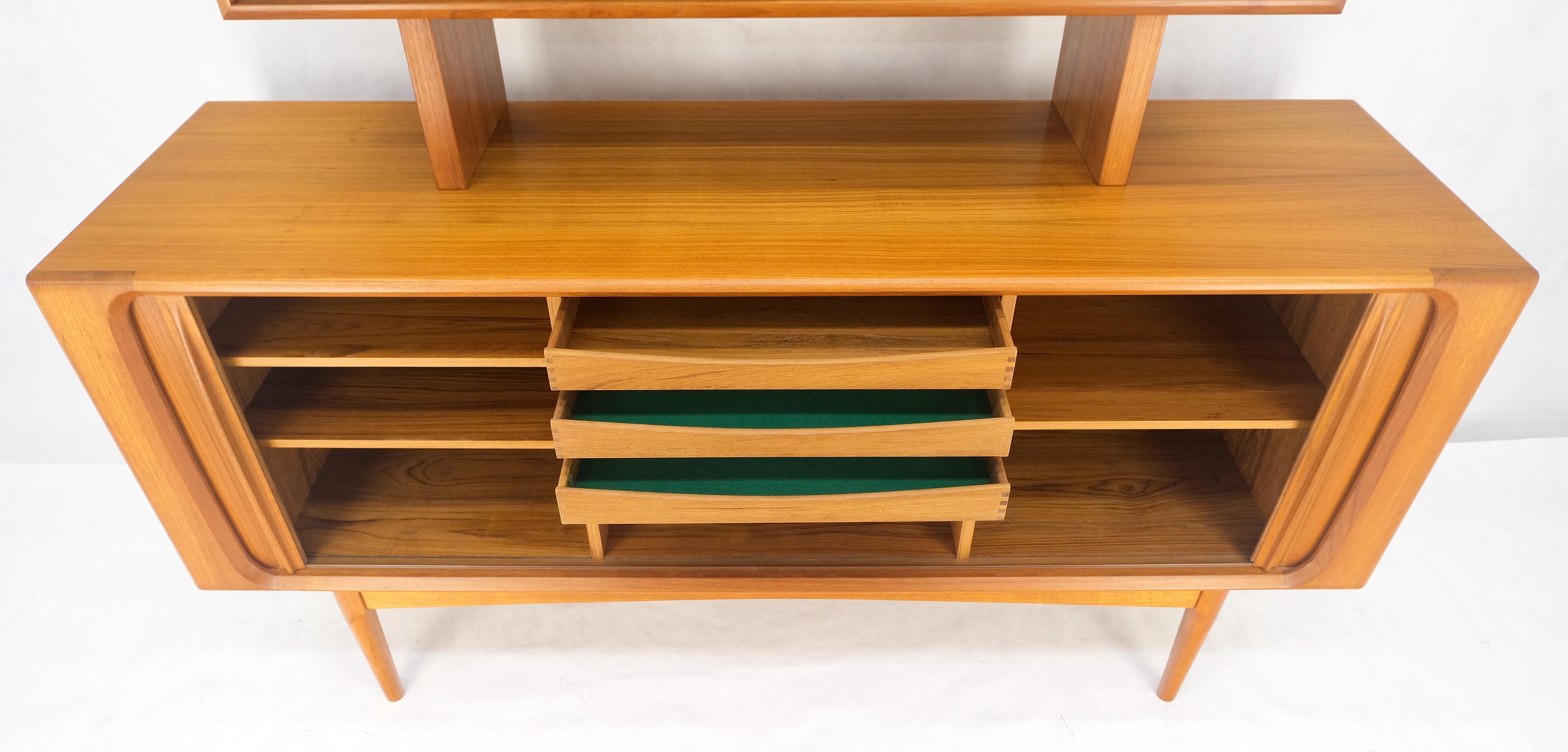 Credenza danesa moderna de mediados de siglo con puerta de tambor y conejera MINT Cápsula del tiempo en Excelente estado para la venta en Rockaway, NJ