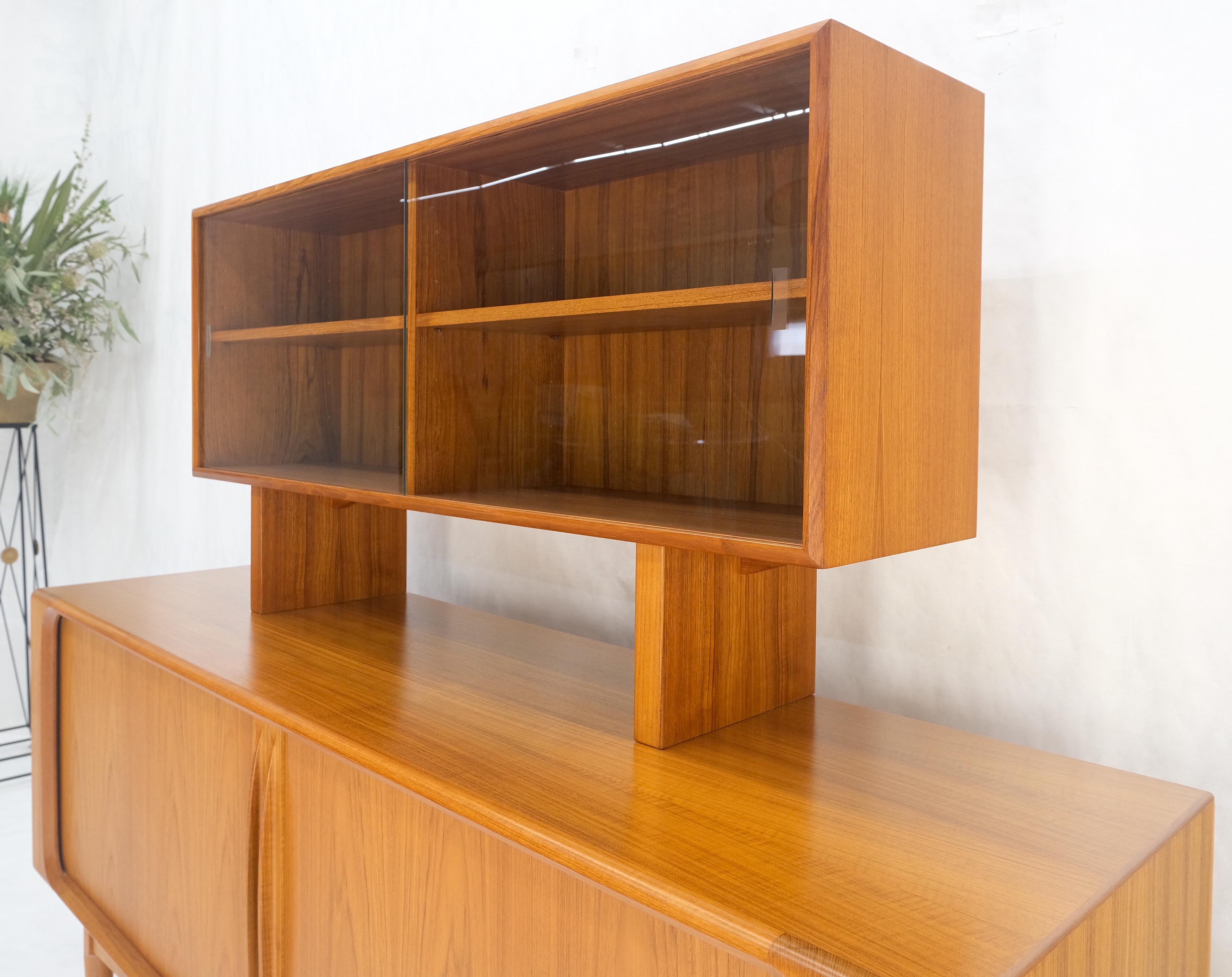 Credenza danesa moderna de mediados de siglo con puerta de tambor y conejera MINT Cápsula del tiempo en venta 1