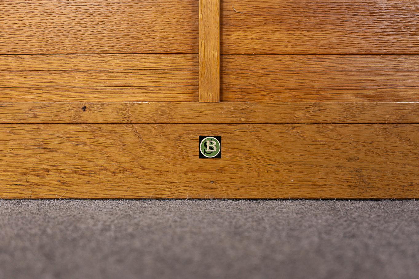 Dänischer Tambour-Türschrank aus Eichenholz, Mid-Century Modern im Angebot 1