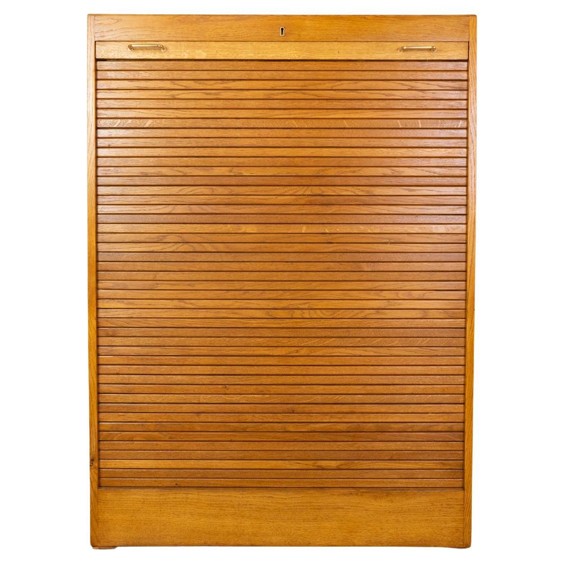 Archivador danés moderno de mediados de siglo con puerta de persiana de roble