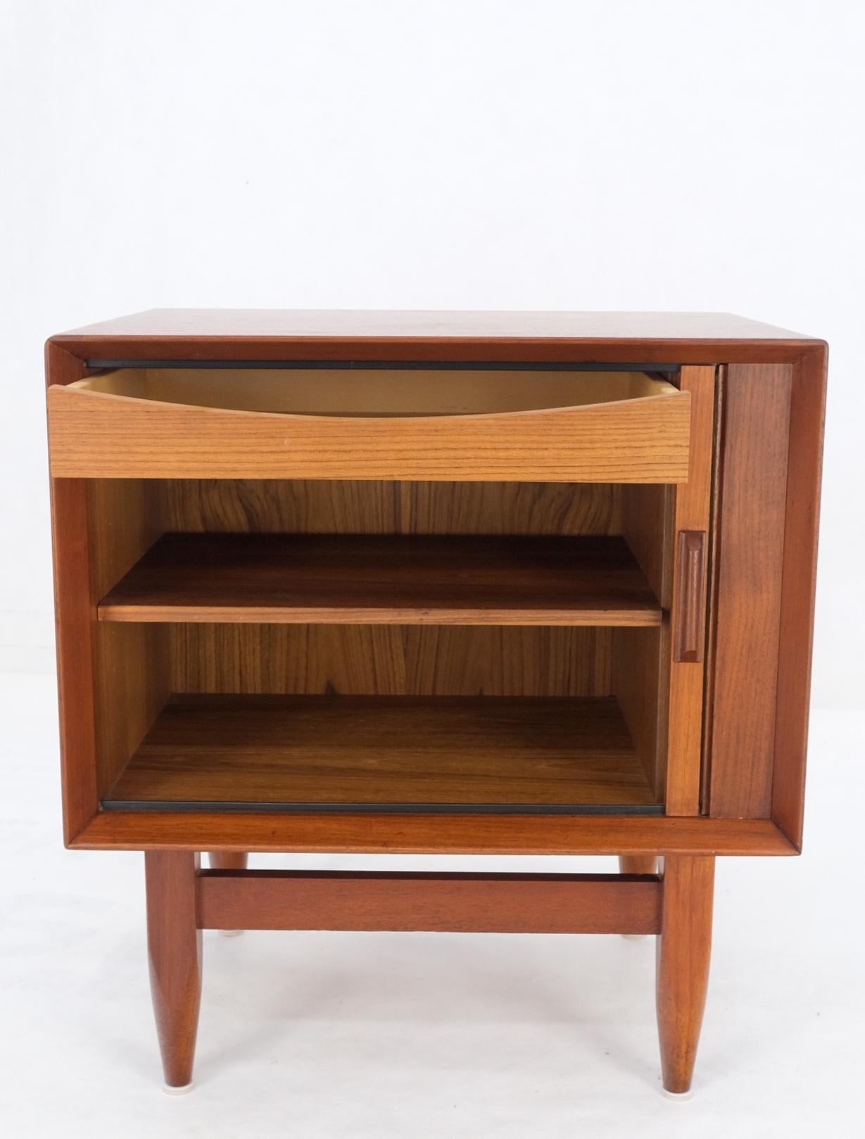 Danish Mid-Century Modern Tambour Door One Drawer End Table Night Stand Mint ! en vente 2