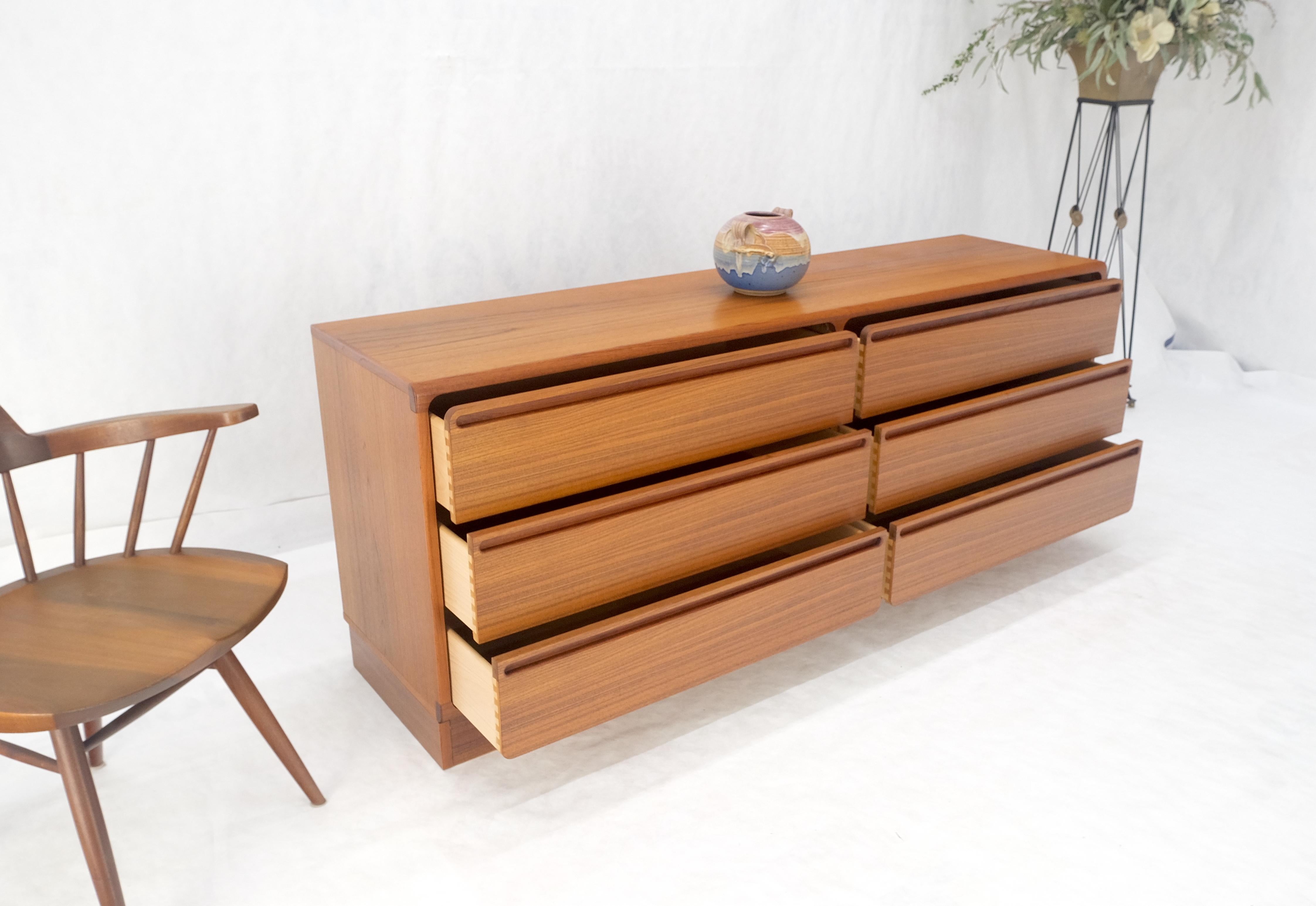Danish Mid Century Modern Teak 6 Drawers Dresser Credenza Recessed Pulls MINT! For Sale 8