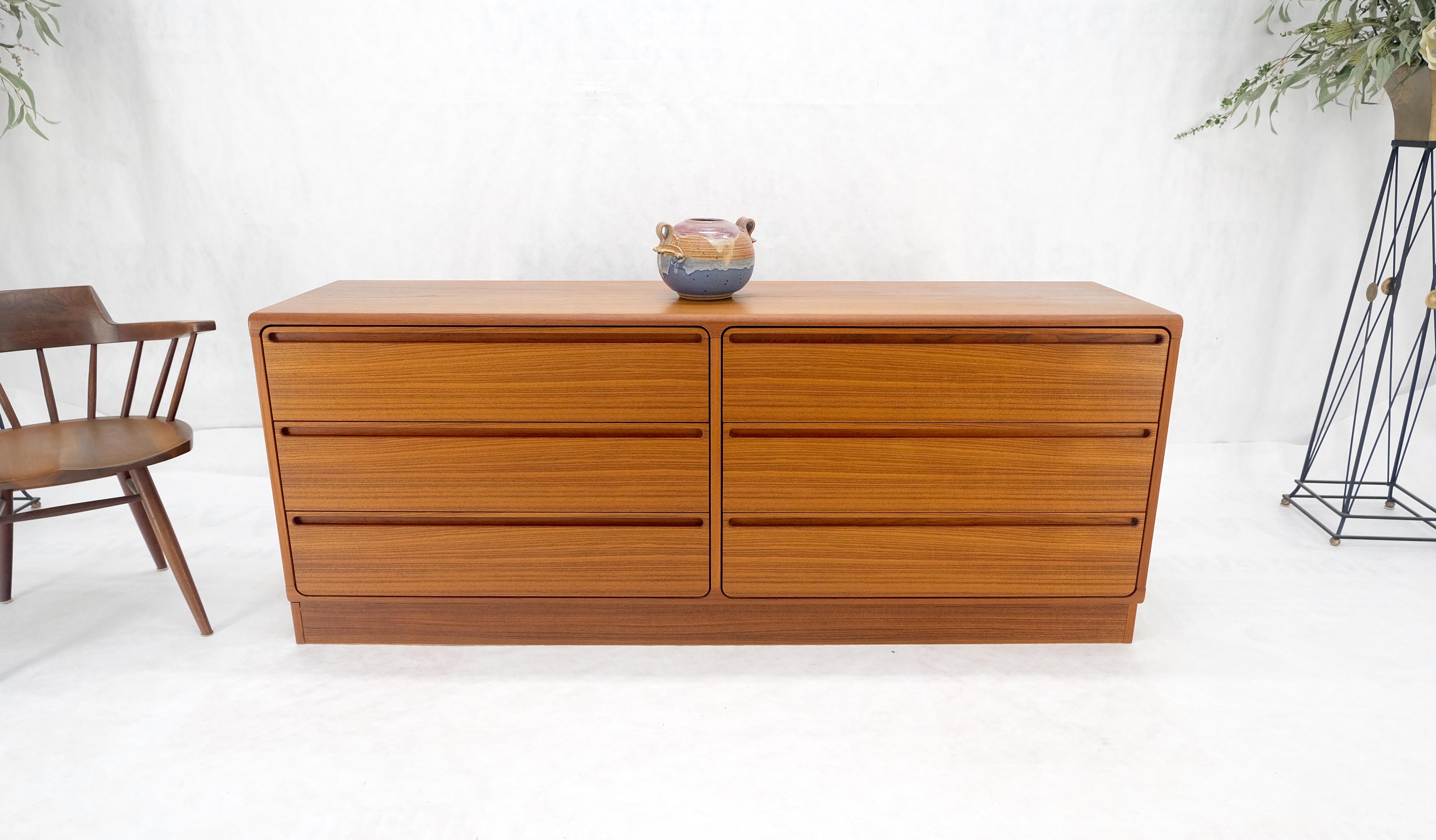 Danish Mid Century Modern Teak 6 Drawers Dresser Credenza Recessed Pulls MINT! For Sale 11
