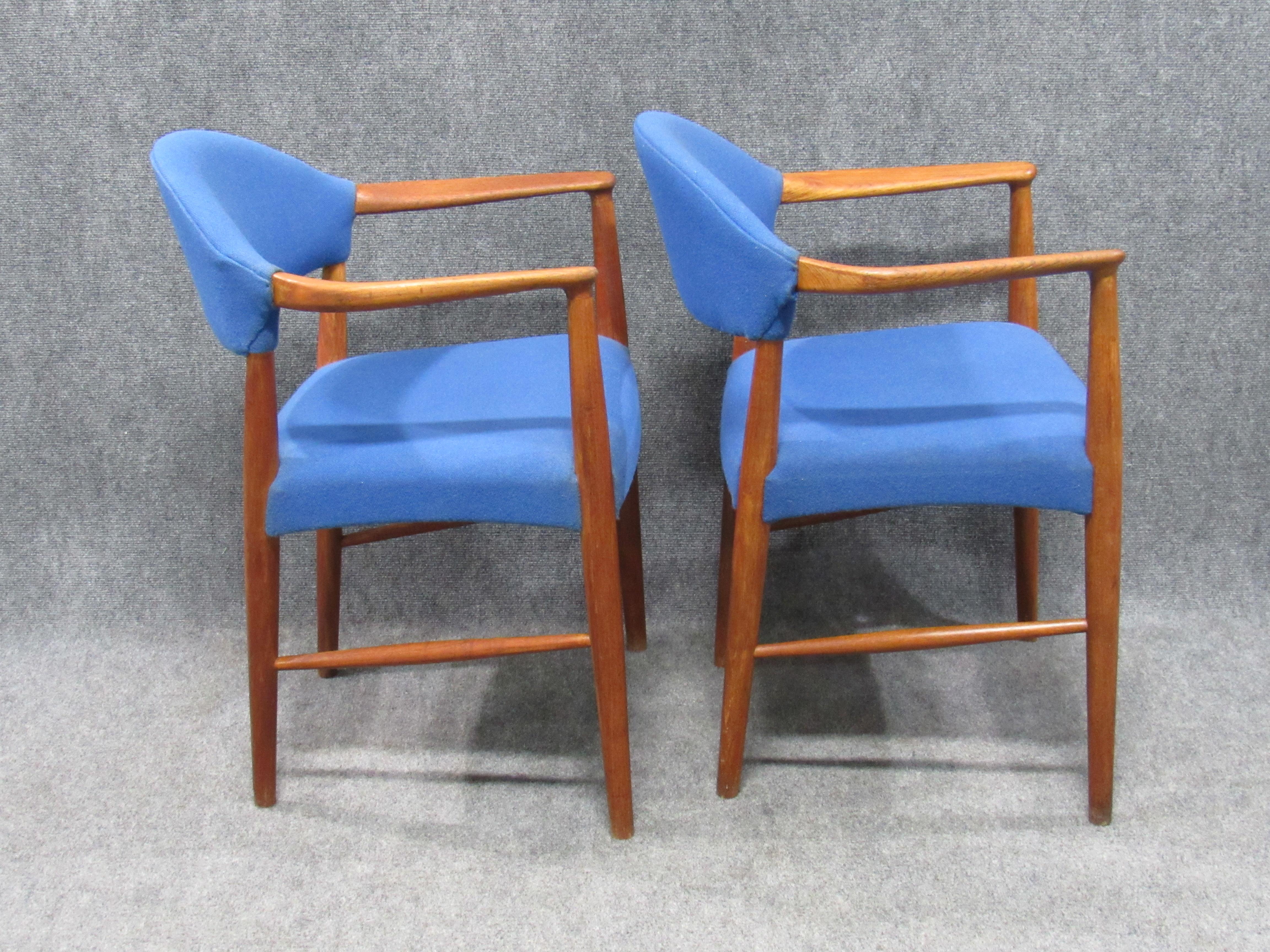 Danish Mid-Century Modern Teak and Blue Wool Armchairs Attributed to Hans Wegner For Sale 13