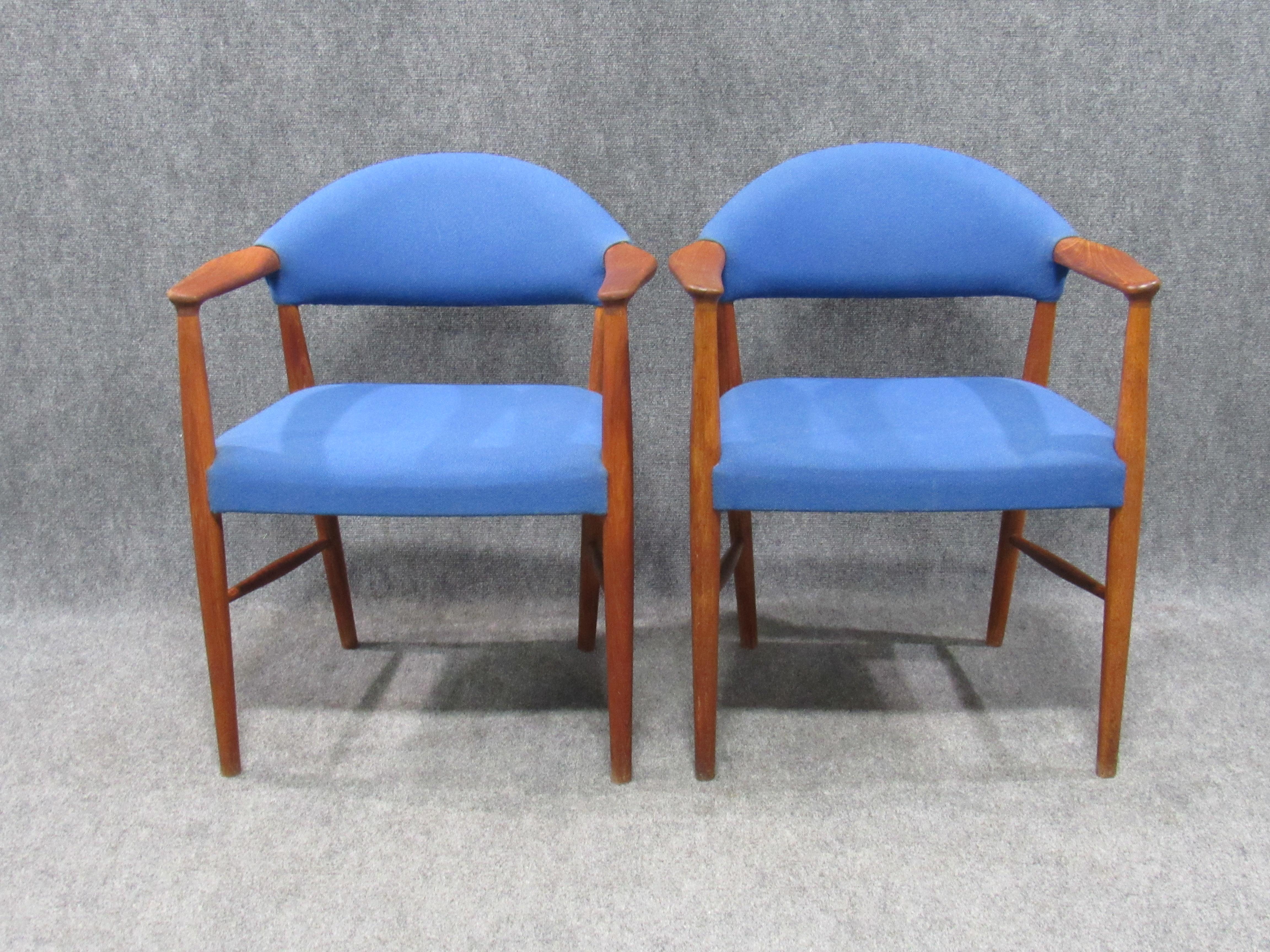 Danish Mid-Century Modern Teak and Blue Wool Armchairs Attributed to Hans Wegner For Sale 15