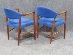 Fauteuils danois modernes mi-siècle en teck et laine bleue attribués à Hans Wegner