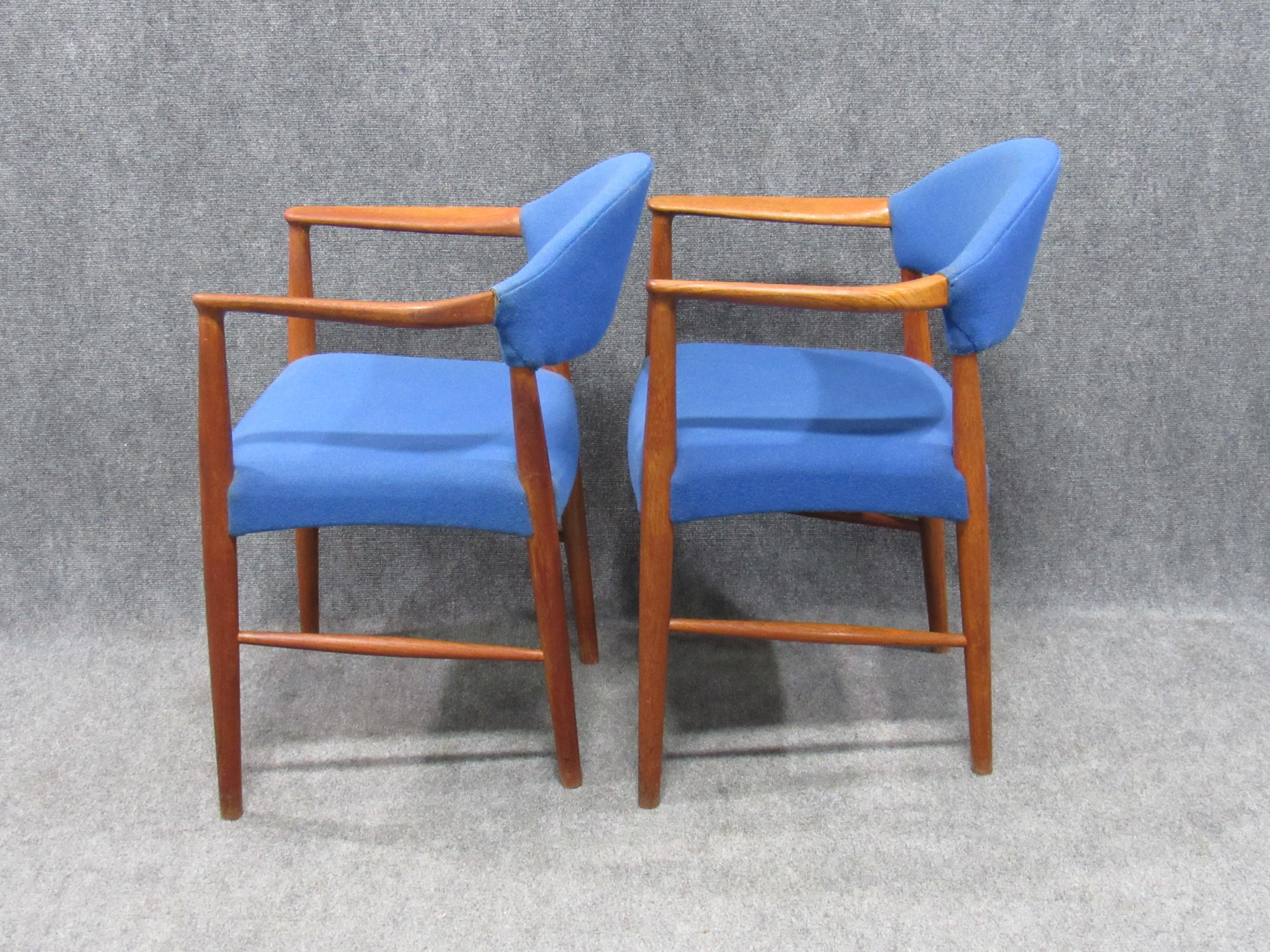 Danish Mid-Century Modern Teak and Blue Wool Armchairs Attributed to Hans Wegner For Sale 1