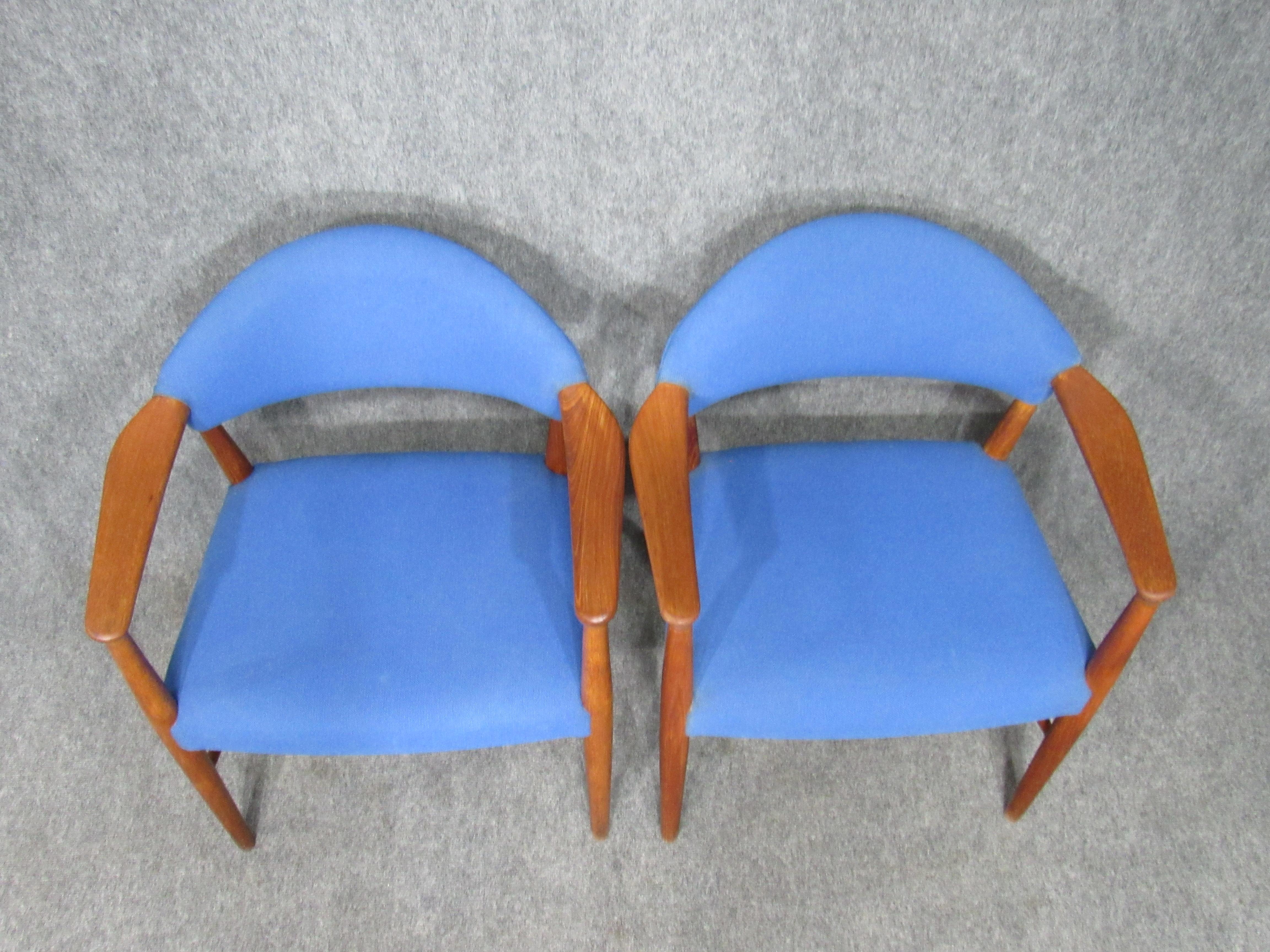 Danish Mid-Century Modern Teak and Blue Wool Armchairs Attributed to Hans Wegner For Sale 3