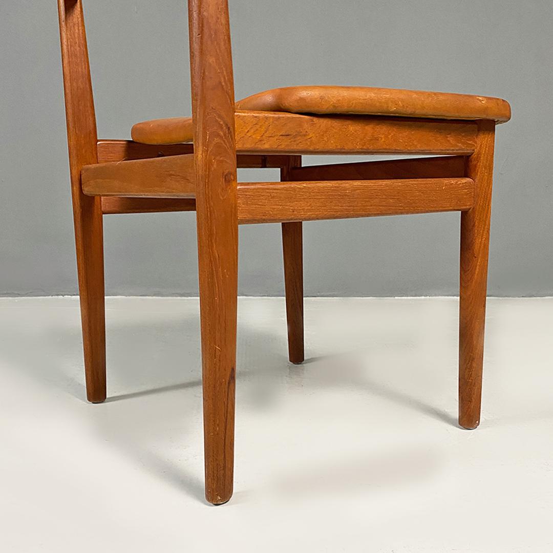 Danish mid century modern teak and cognac leather pair of chairs, 1960s
Pair of original vintage chairs of Northern European origin, with teak structure and padded seat covered in its original cognac leather.
A typical design of the sixties, simple
