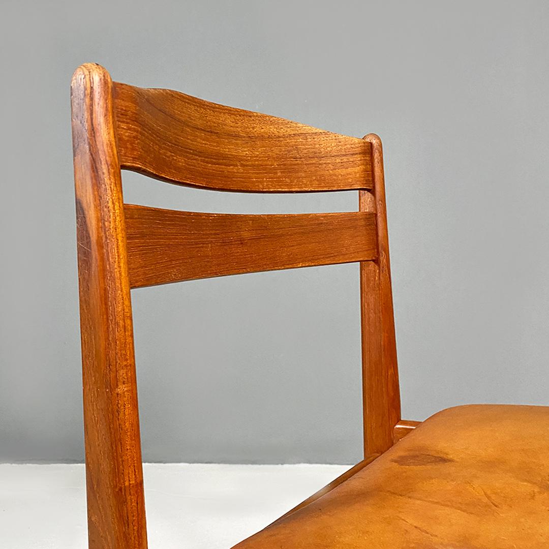 Danish mid century modern teak and cognac leather pair of chairs, 1960s In Good Condition For Sale In MIlano, IT