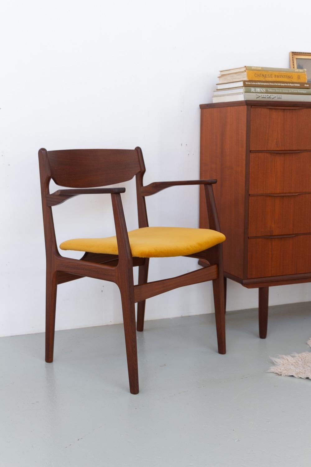 Danish Mid-Century Modern Teak Armchair, 1960s. For Sale 1
