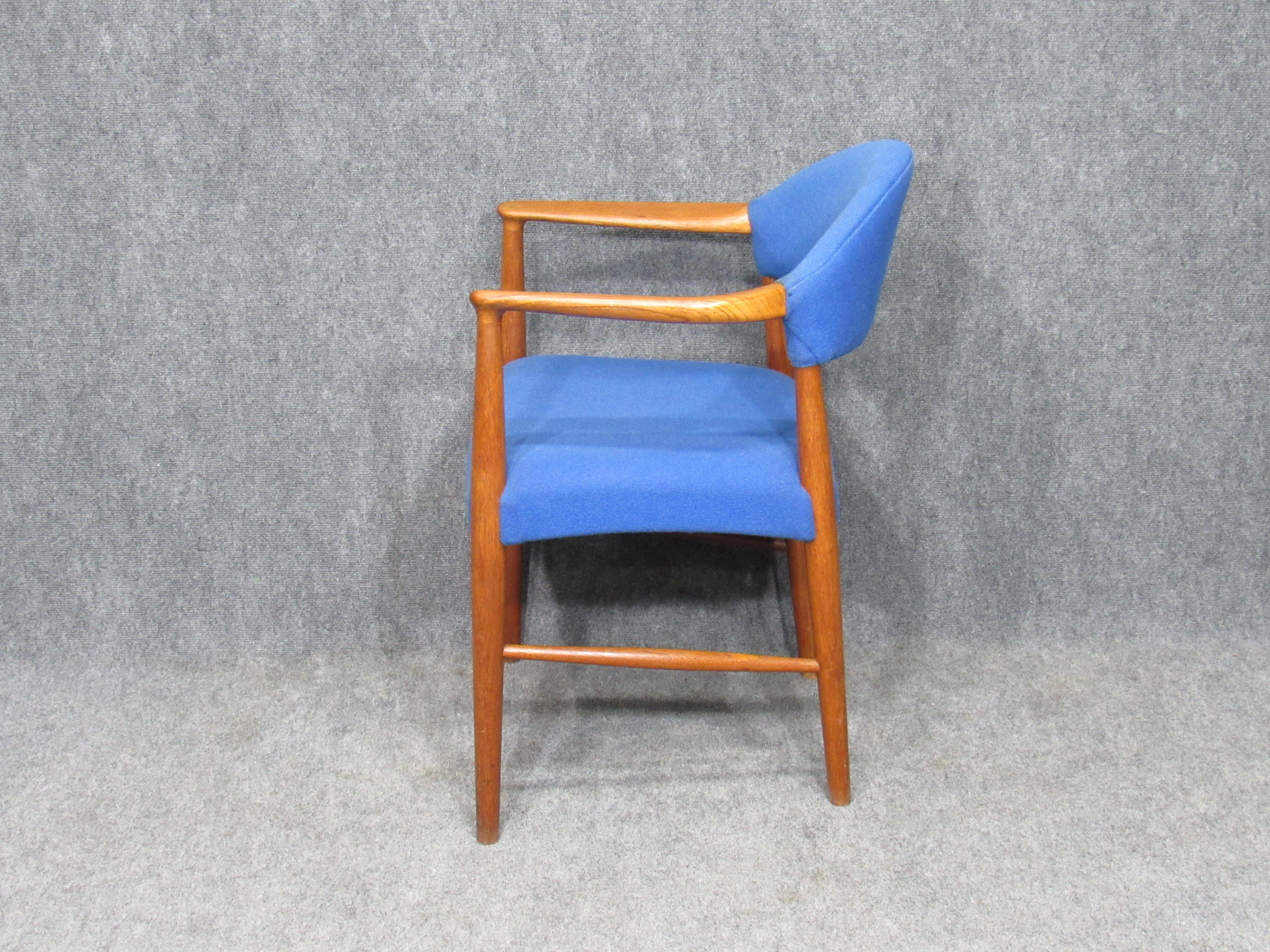 Danish Mid-Century Modern Teak Armchair Attrib. to Hans Wegner '10 Available' In Good Condition For Sale In Belmont, MA