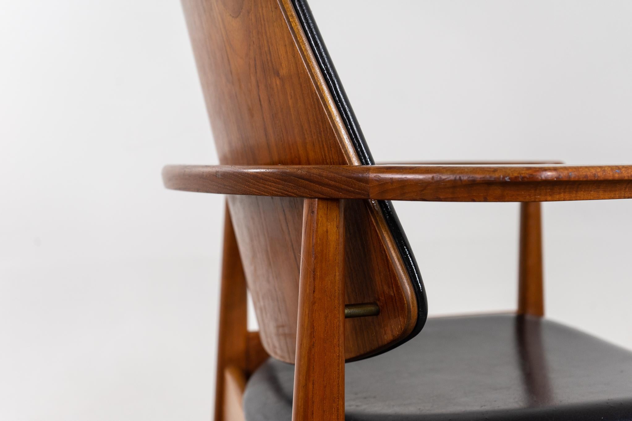 Danish Mid-Century Modern Teak Armchair For Sale 2