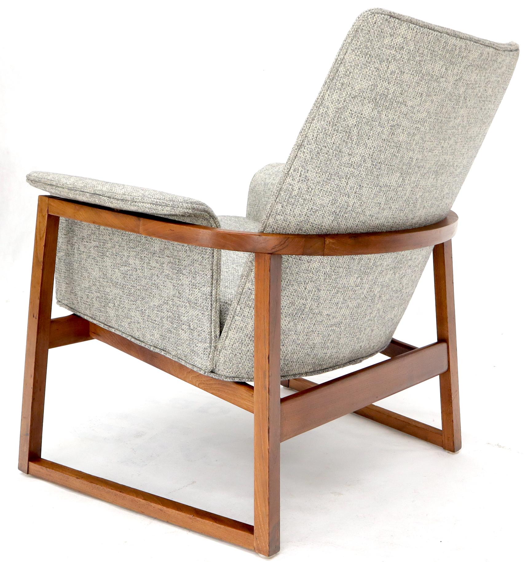Danish Mid-Century Modern Teak Barrel Shape Frame Lounge Chair For Sale 3