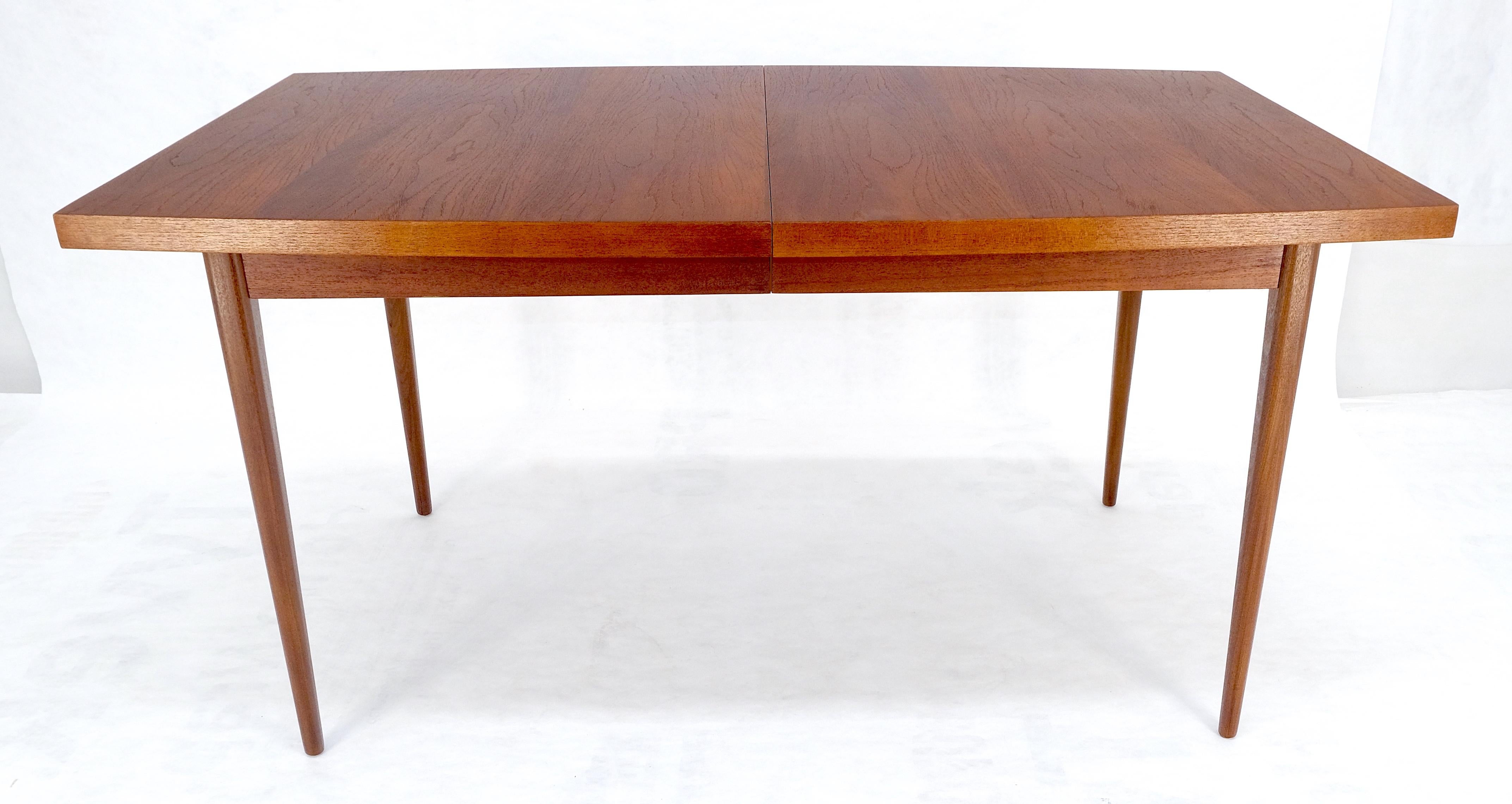 20ième siècle Danish Mid Century Modern Teak Boat Shape Dining Table w/ 3 12