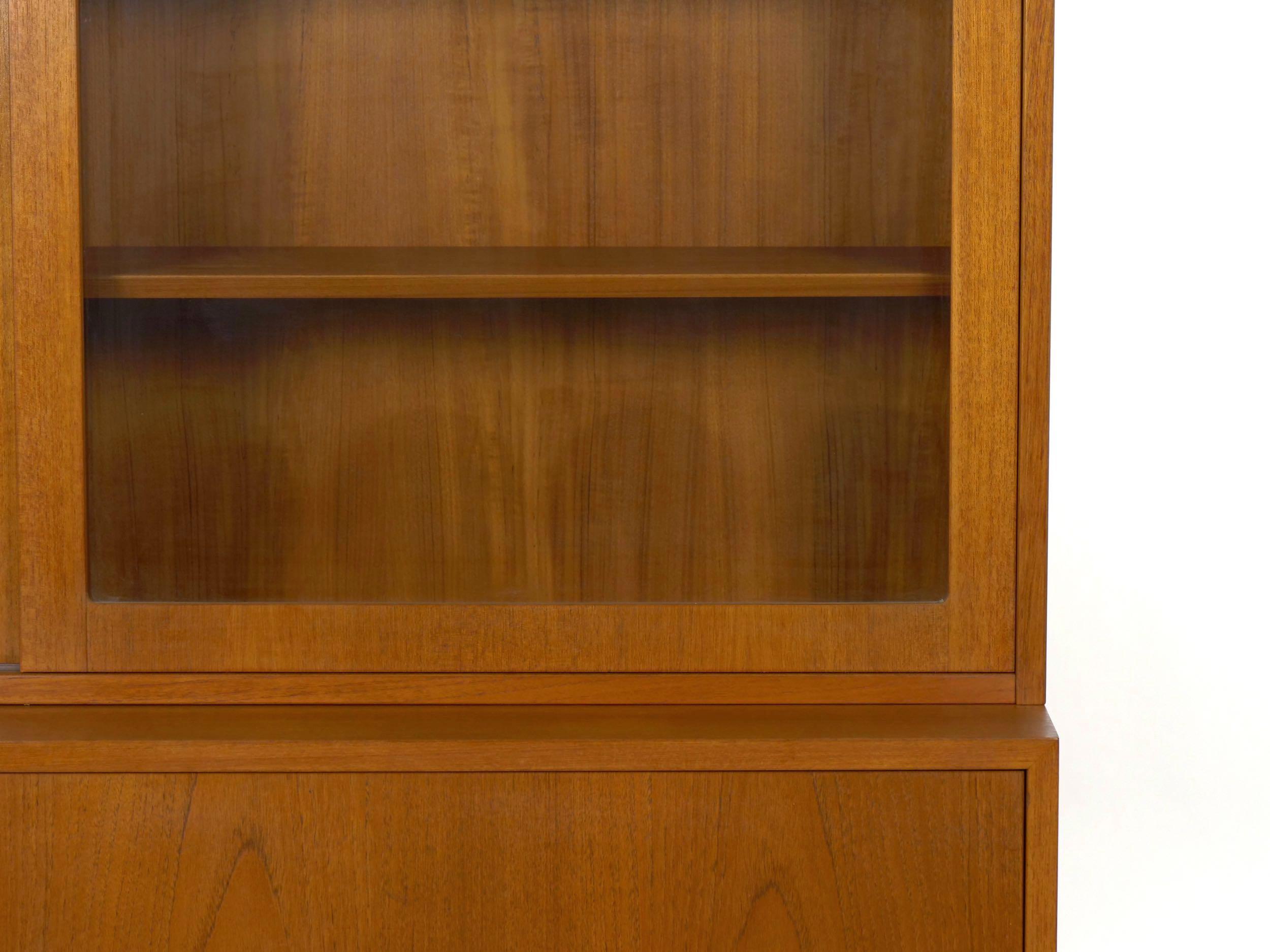 Danish Mid-Century Modern Teak Bookcase Bookshelf Cabinet by Poul Hundevad 4