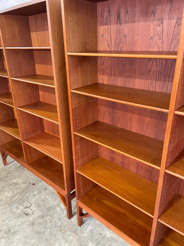 Dänisches Bücherregal aus Teakholz, Mid Century Modern, von Borge Mogensen (Moderne der Mitte des Jahrhunderts) im Angebot