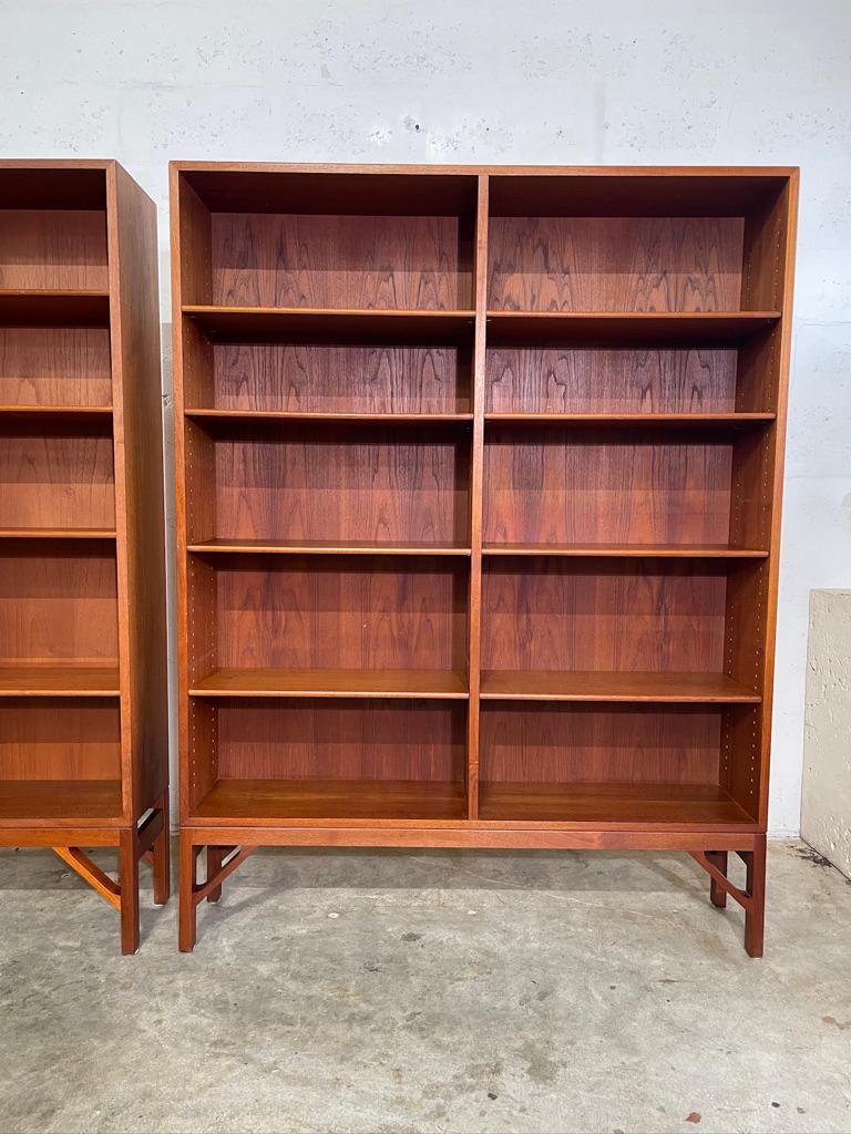 Dänisches Bücherregal aus Teakholz, Mid Century Modern, von Borge Mogensen (20. Jahrhundert) im Angebot