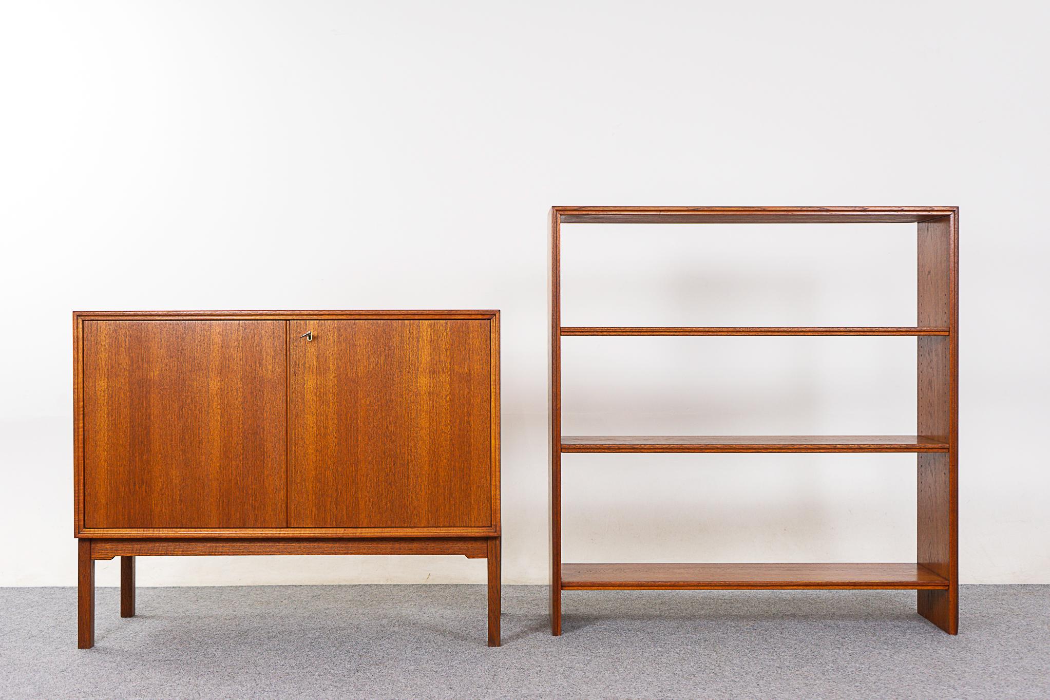 Danish Mid-Century Modern Teak Bookcase/Cabinet  For Sale 6
