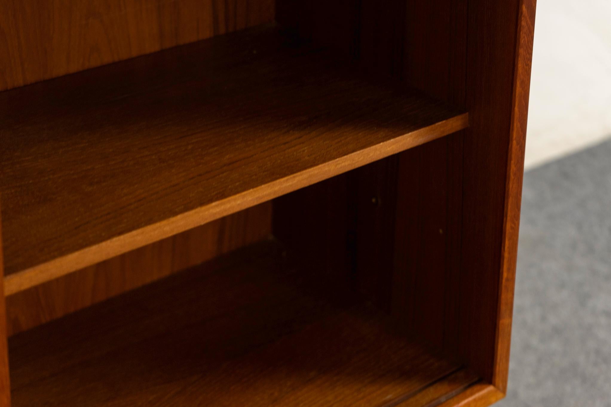 Veneer Danish Mid-Century Modern Teak Bookcase/Cabinet For Sale