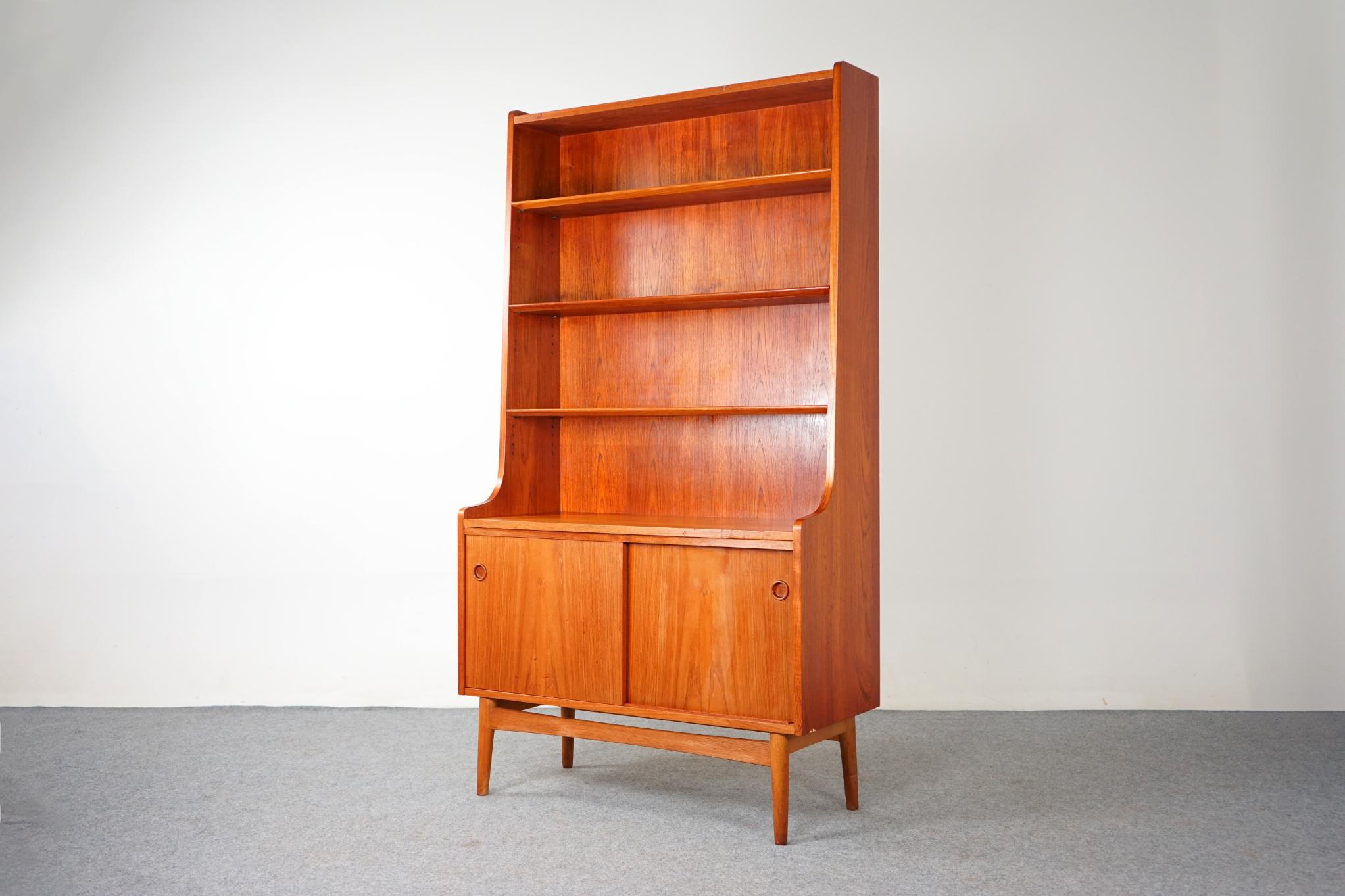 Veneer Danish Mid-Century Modern Teak Bookcase with Cabinet