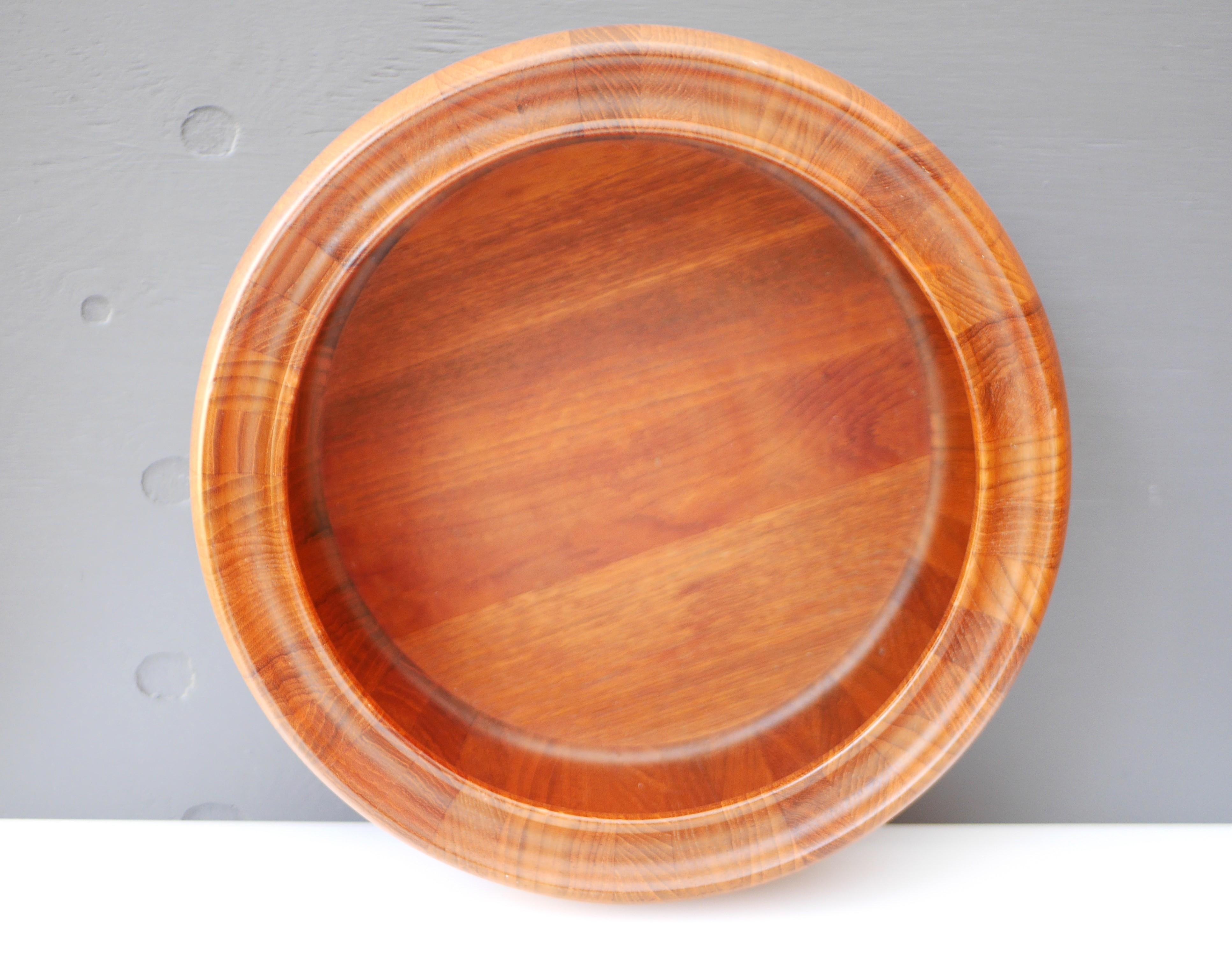 Danish Mid-century modern teak bowl, a large 1960s bowl from Digsmed design. For Sale 4