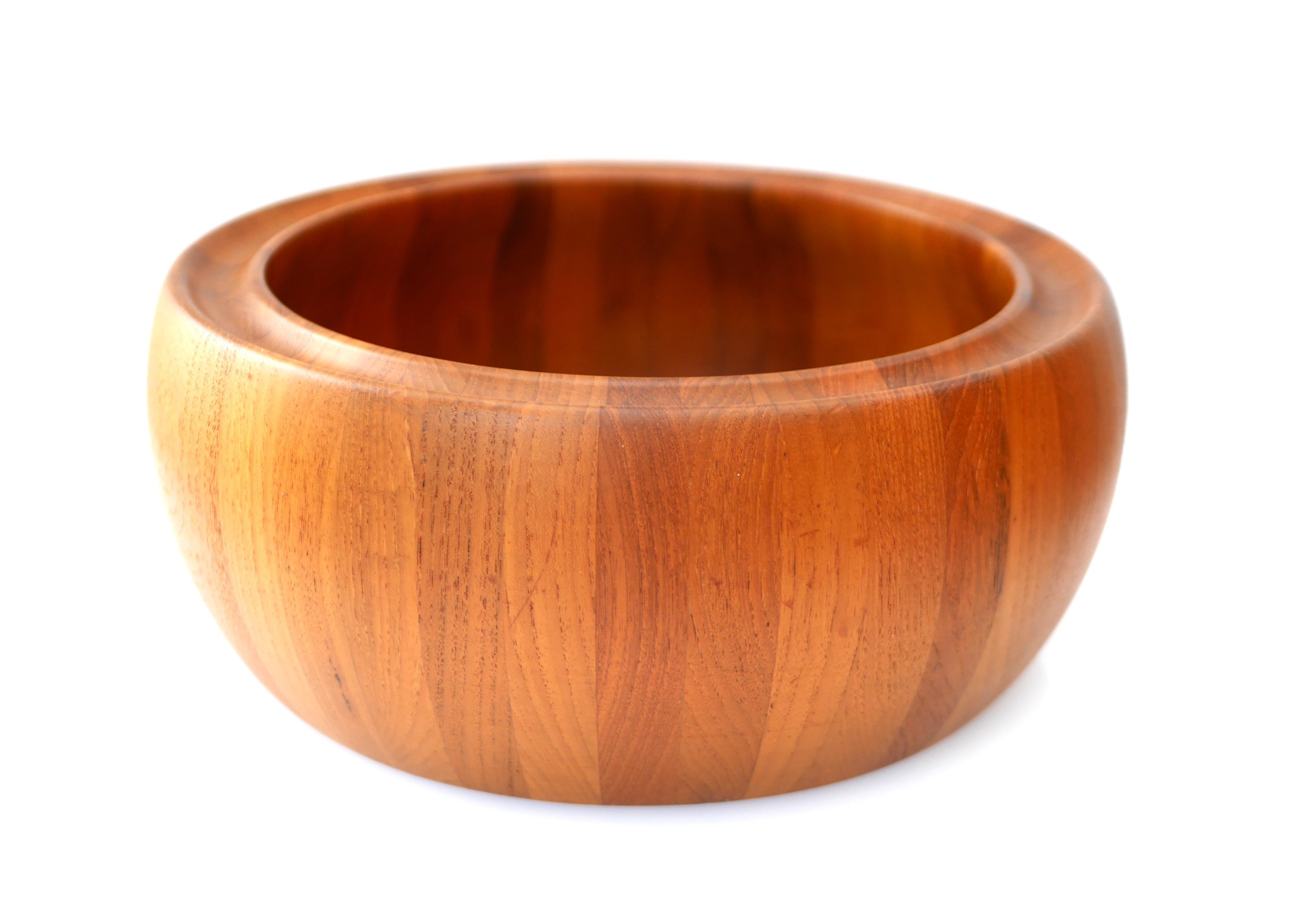 Hand-Crafted Danish Mid-century modern teak bowl, a large 1960s bowl from Digsmed design. For Sale