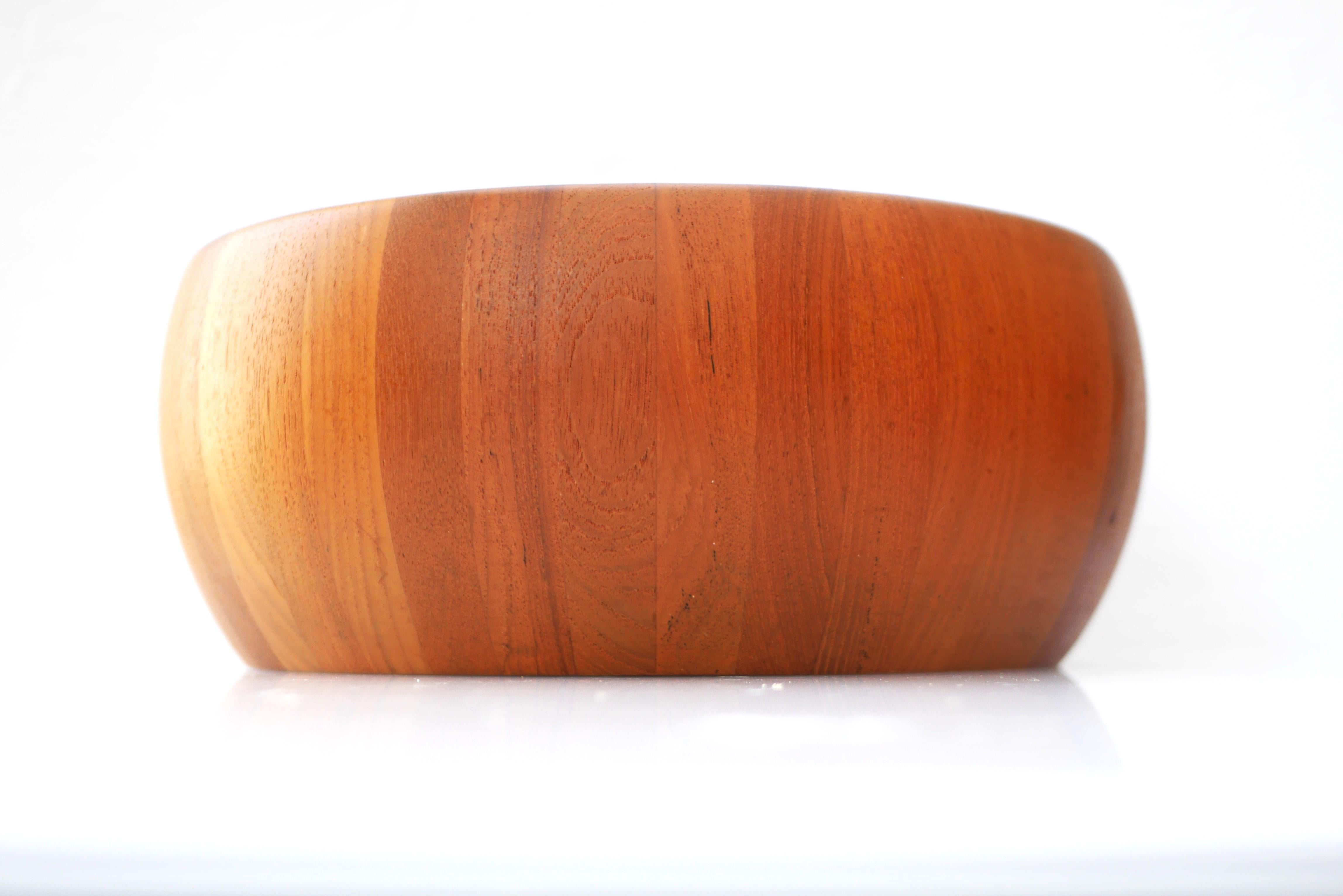 Mid-20th Century Danish Mid-century modern teak bowl, a large 1960s bowl from Digsmed design. For Sale