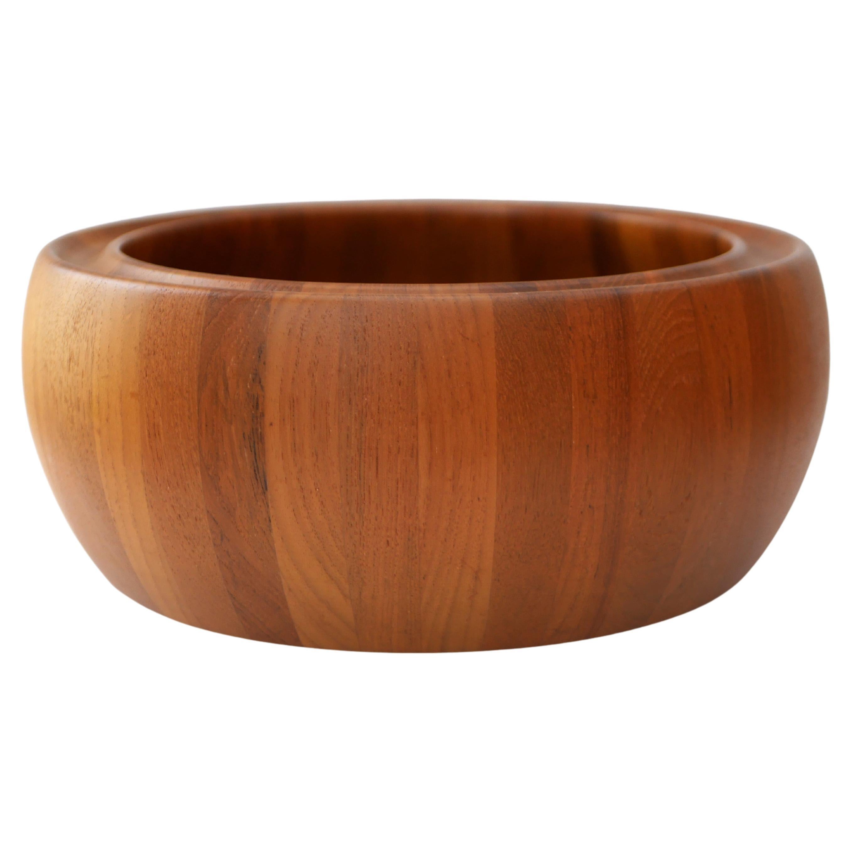 Danish Mid-century modern teak bowl, a large 1960s bowl from Digsmed design. For Sale