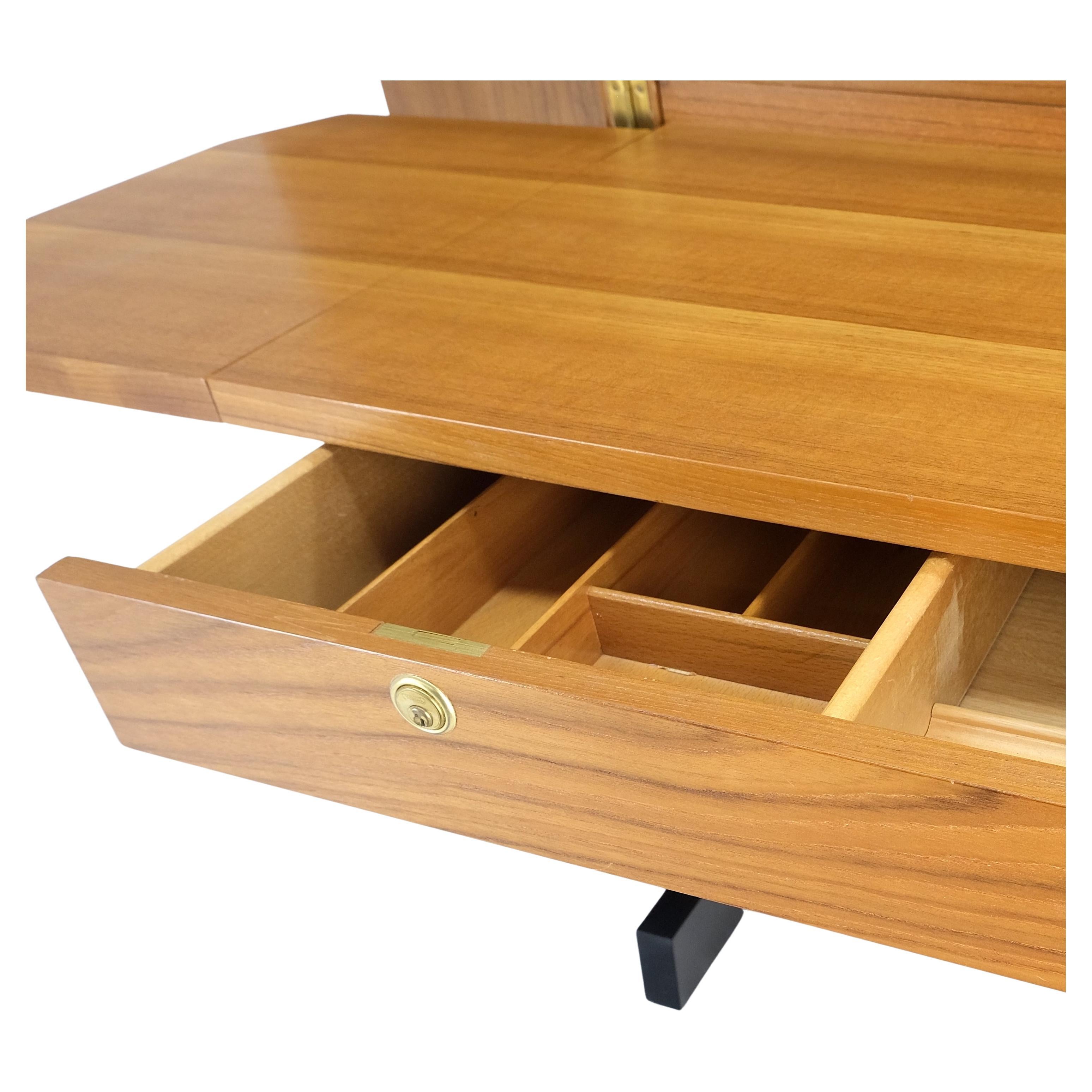 schrank mit ausziehbarem tisch