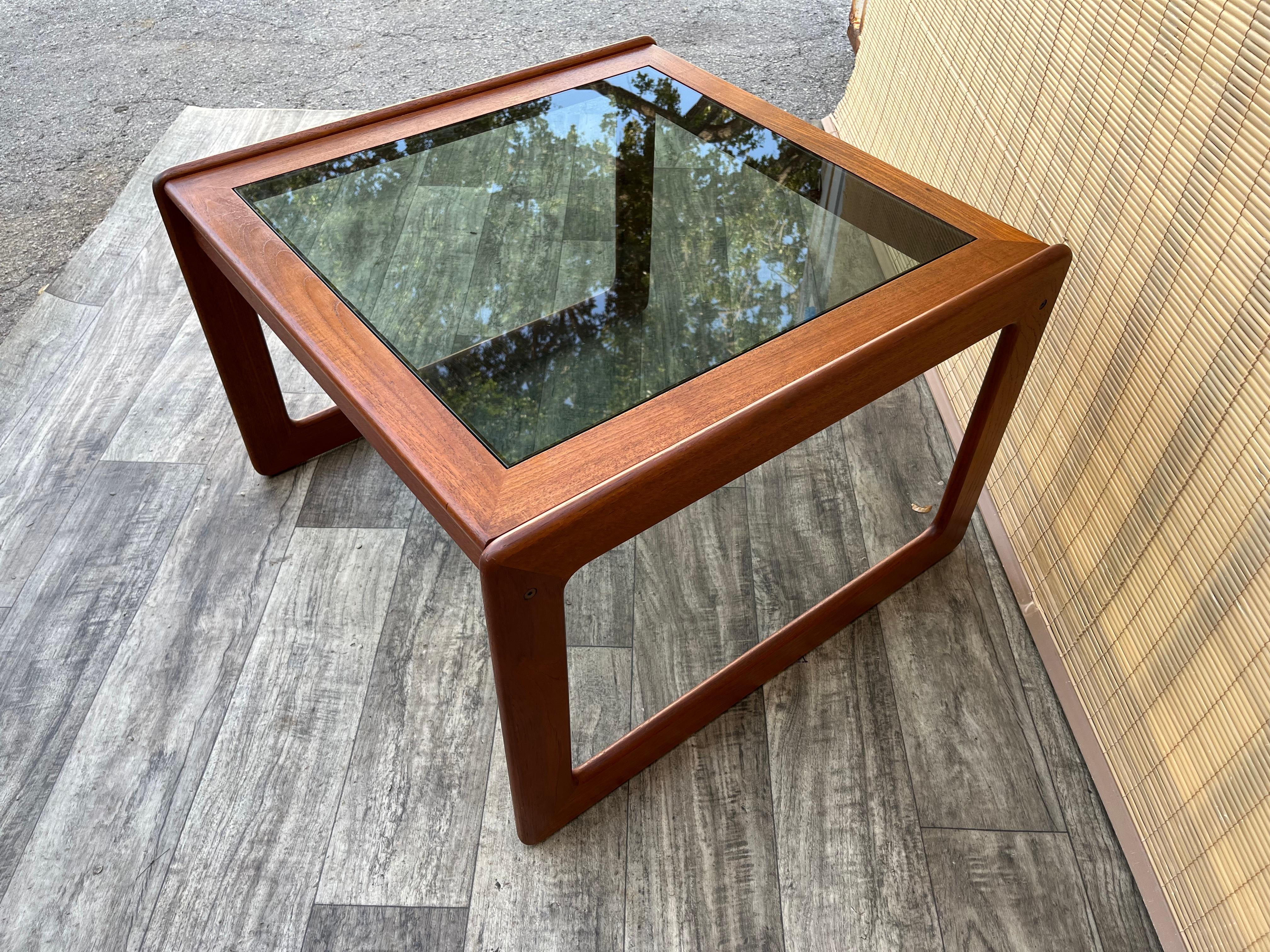 Dänischer Mid-Century-Modern-Couchtisch aus Teakholz von Komfort Dänemark, ca. 1960er Jahre. im Angebot 4
