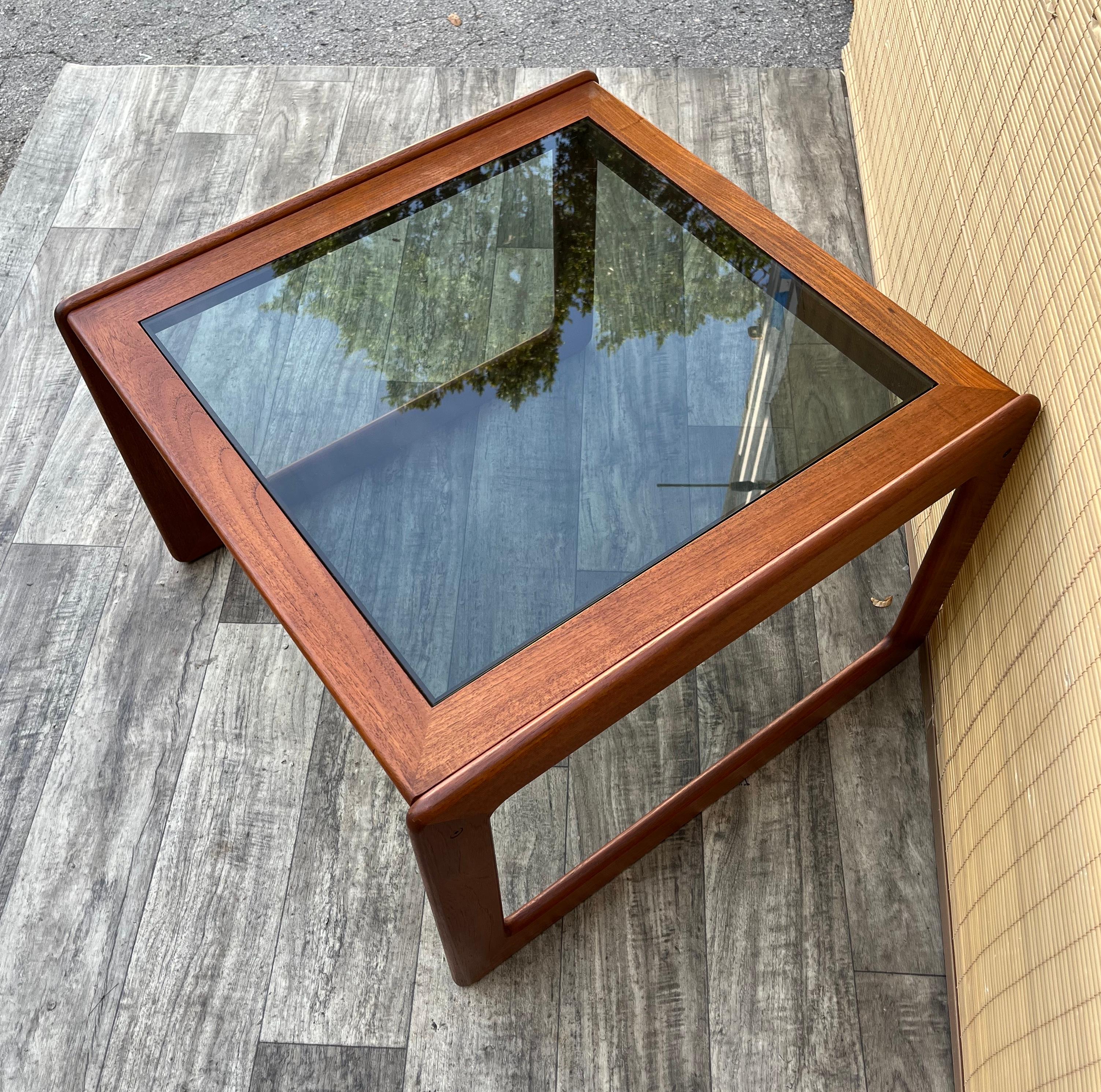 Dänischer Mid-Century-Modern-Couchtisch aus Teakholz von Komfort Dänemark, ca. 1960er Jahre. im Angebot 5