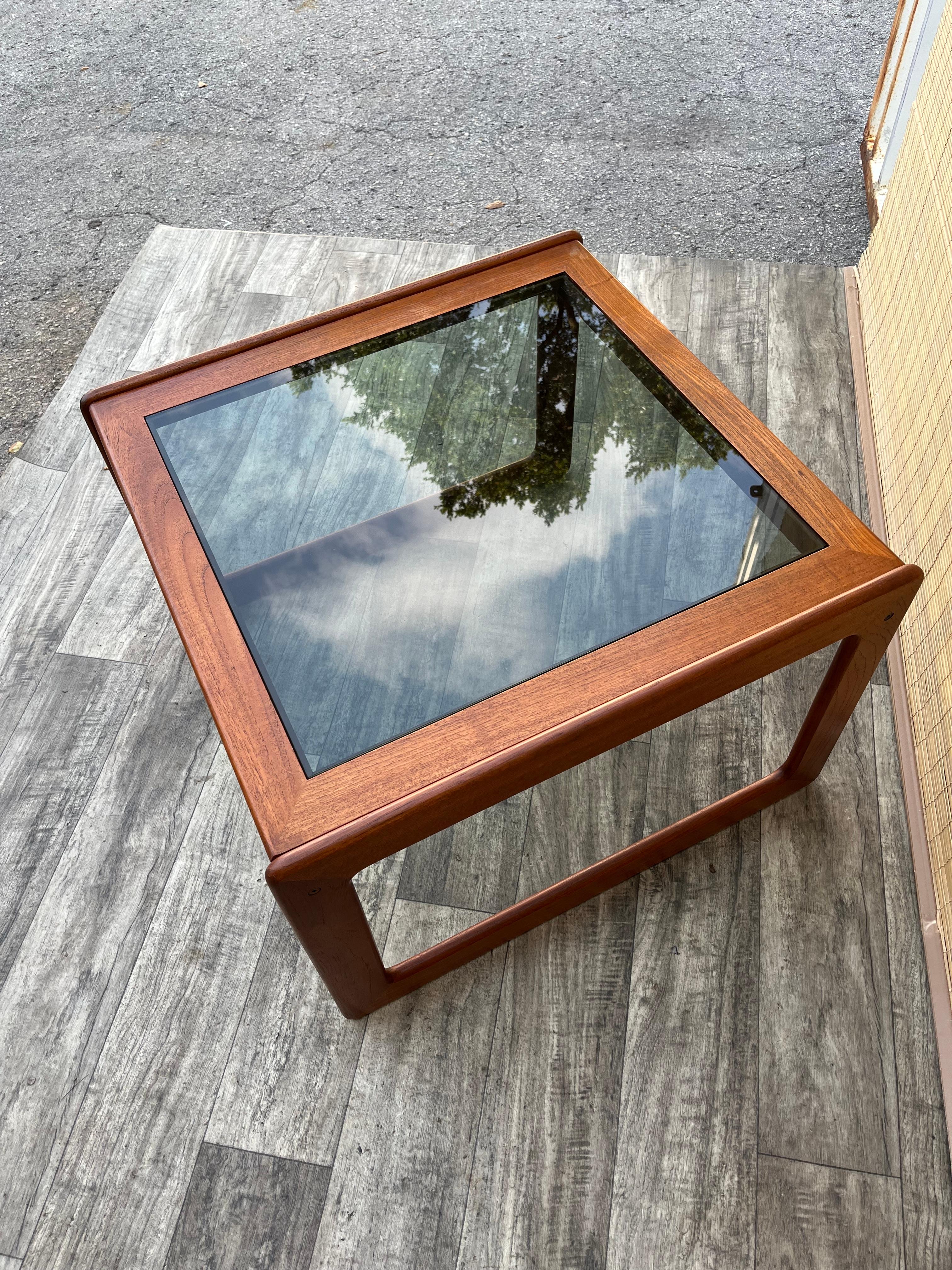 Dänischer Mid-Century-Modern-Couchtisch aus Teakholz von Komfort Dänemark, ca. 1960er Jahre. im Angebot 6