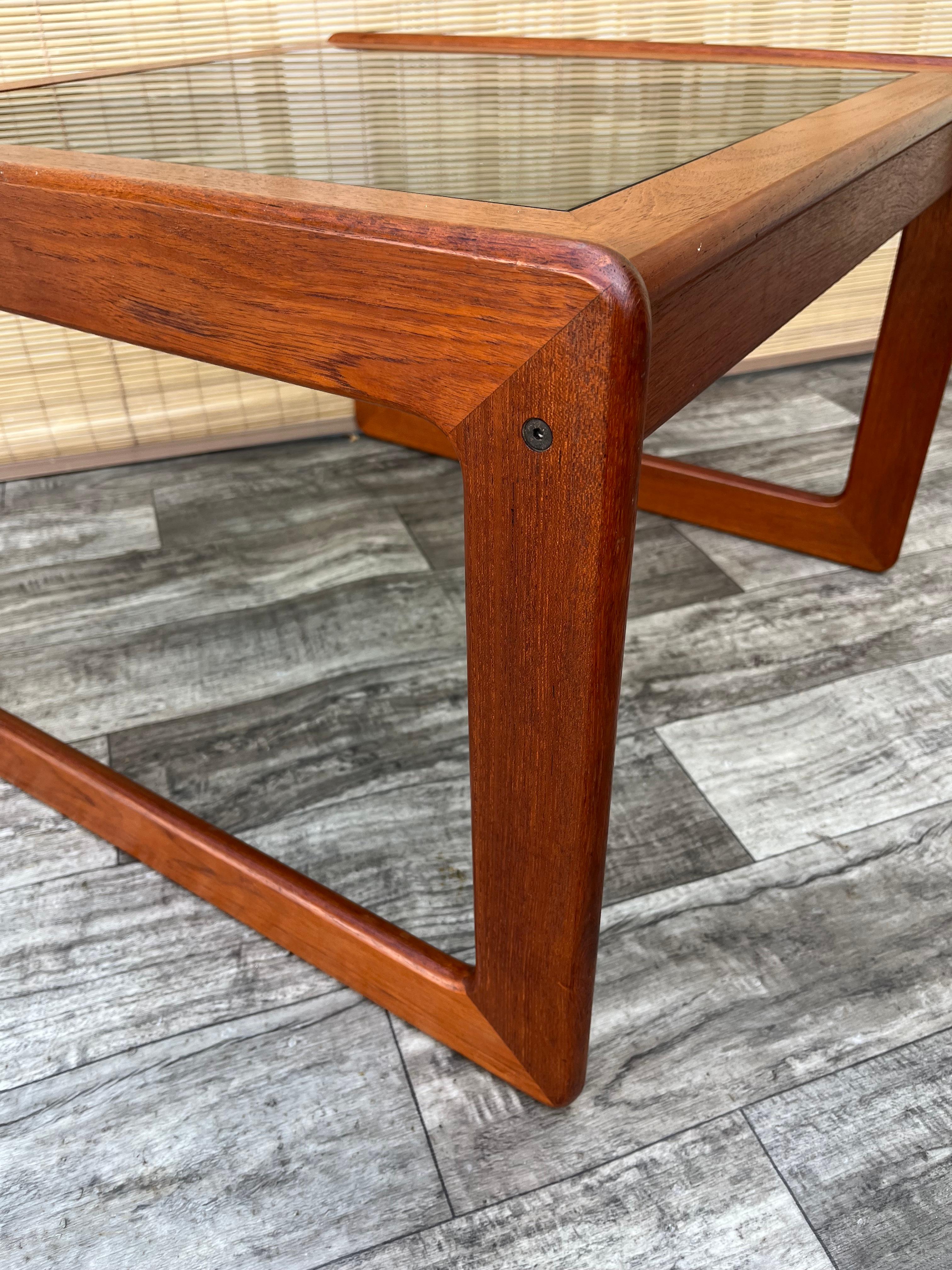 Dänischer Mid-Century-Modern-Couchtisch aus Teakholz von Komfort Dänemark, ca. 1960er Jahre. im Angebot 11