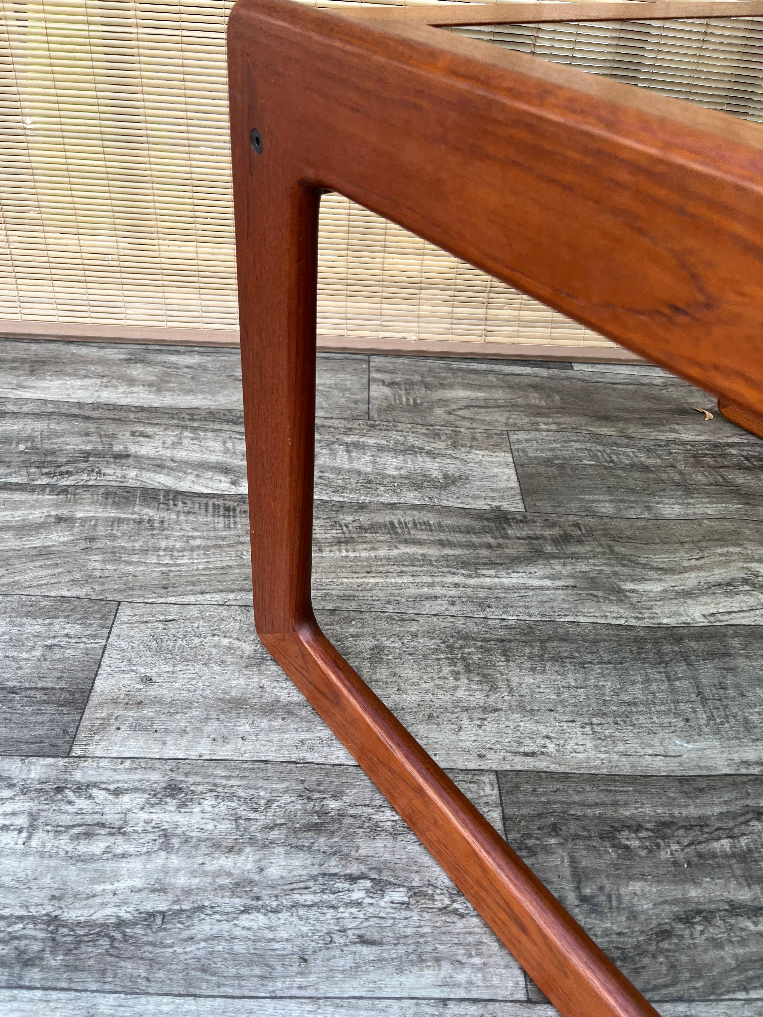 Dänischer Mid-Century-Modern-Couchtisch aus Teakholz von Komfort Dänemark, ca. 1960er Jahre. im Angebot 13