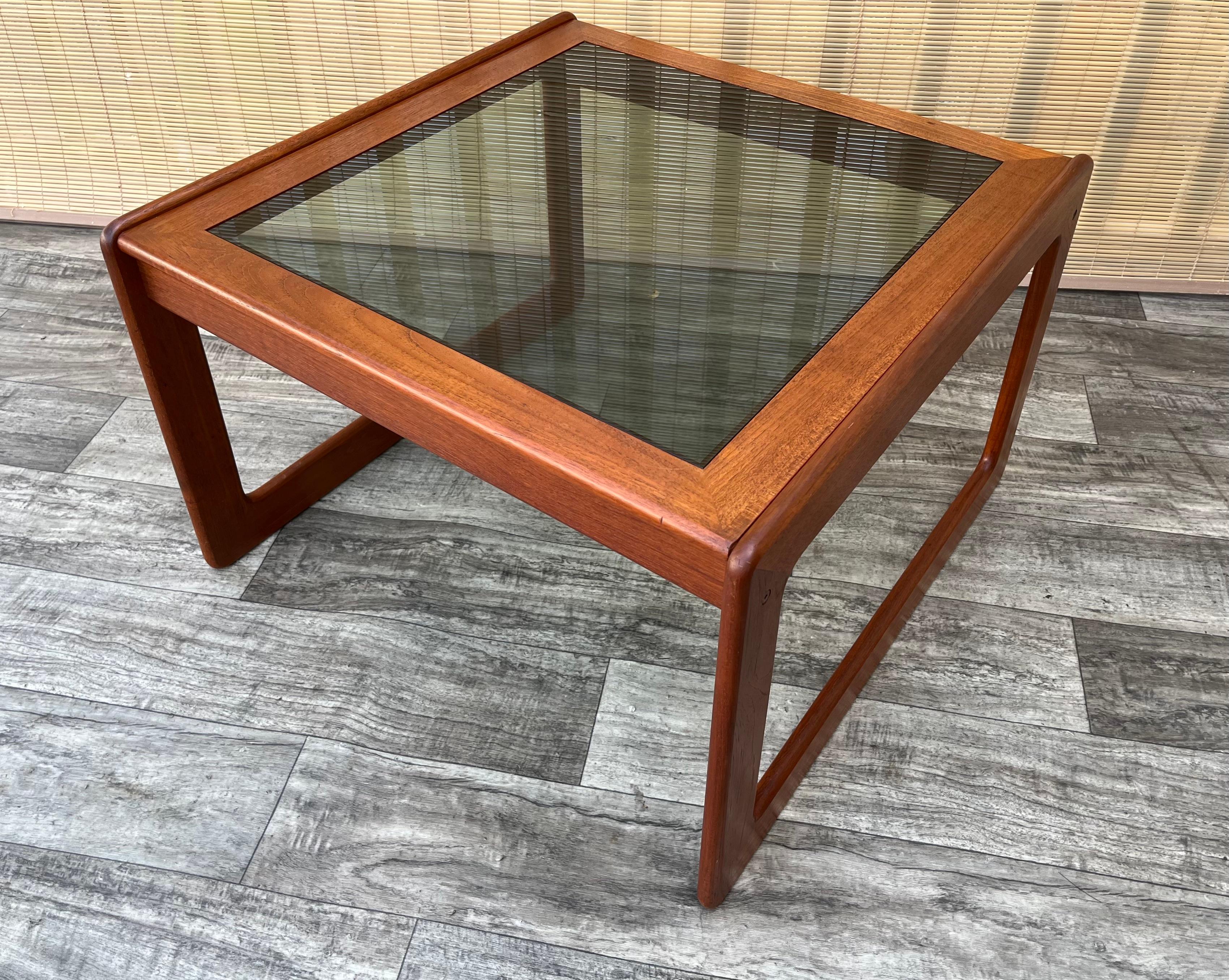 Dänischer Mid-Century-Modern-Couchtisch aus Teakholz von Komfort Dänemark, ca. 1960er Jahre. (Skandinavische Moderne) im Angebot