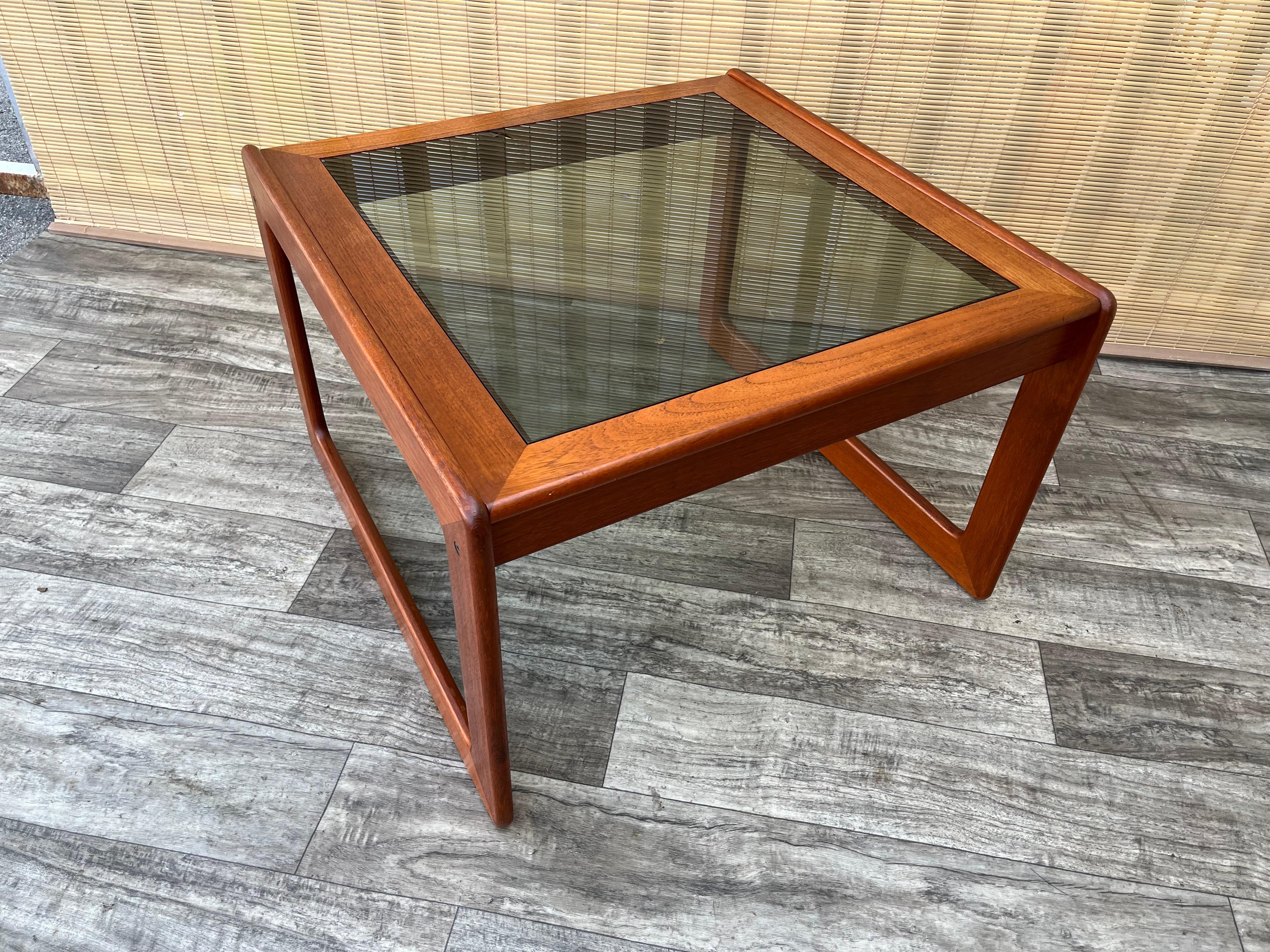 Dänischer Mid-Century-Modern-Couchtisch aus Teakholz von Komfort Dänemark, ca. 1960er Jahre. im Angebot 1