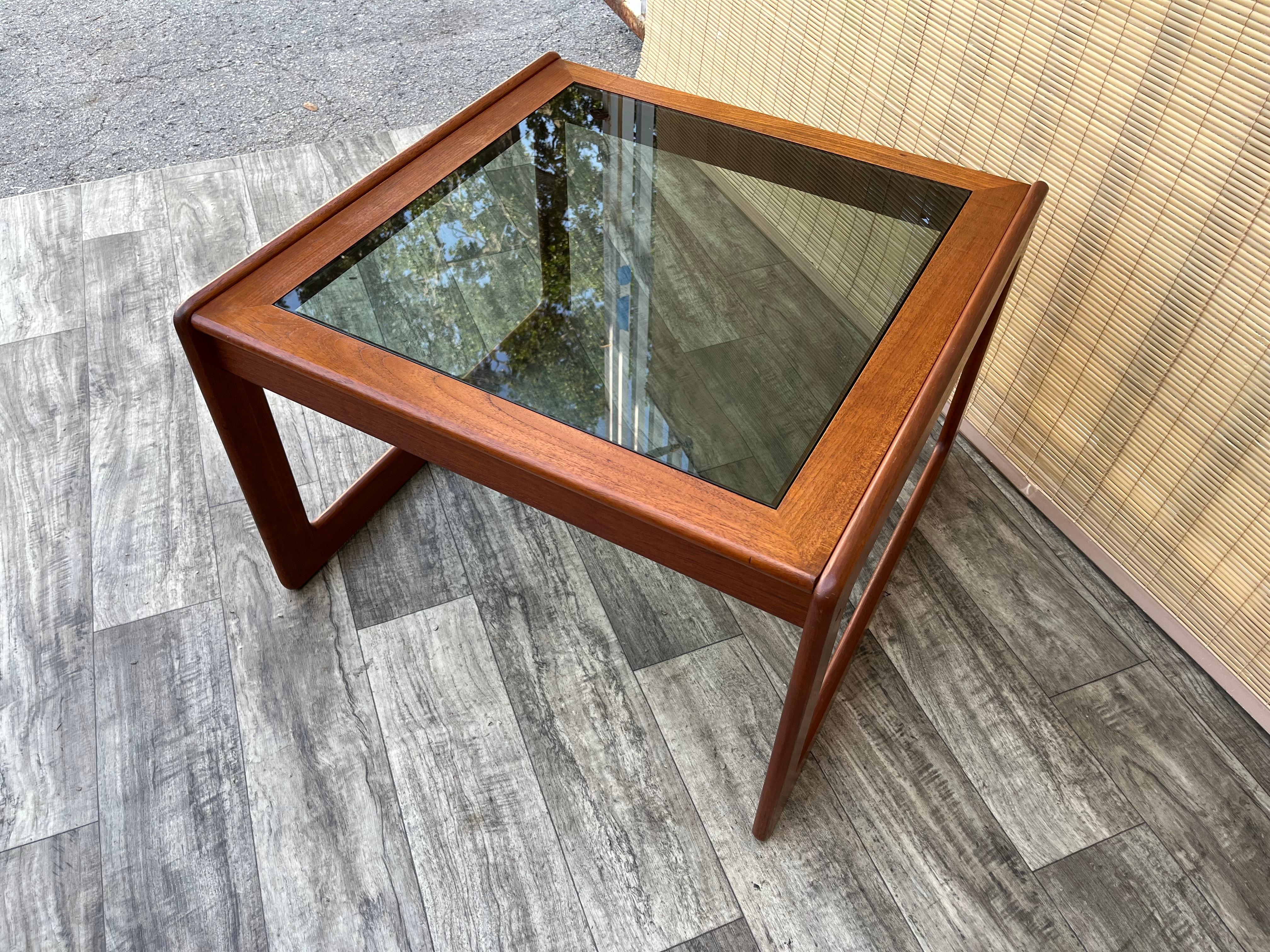 Dänischer Mid-Century-Modern-Couchtisch aus Teakholz von Komfort Dänemark, ca. 1960er Jahre. im Angebot 3