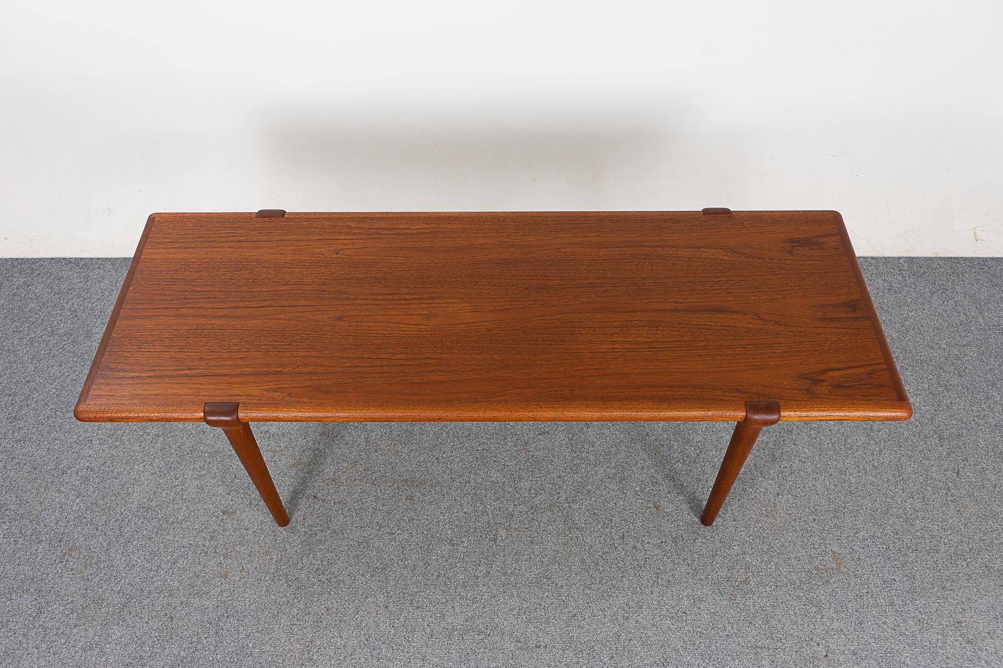 Danish Mid-Century Modern Teak Coffee Table by Niels Moller In Good Condition In VANCOUVER, CA