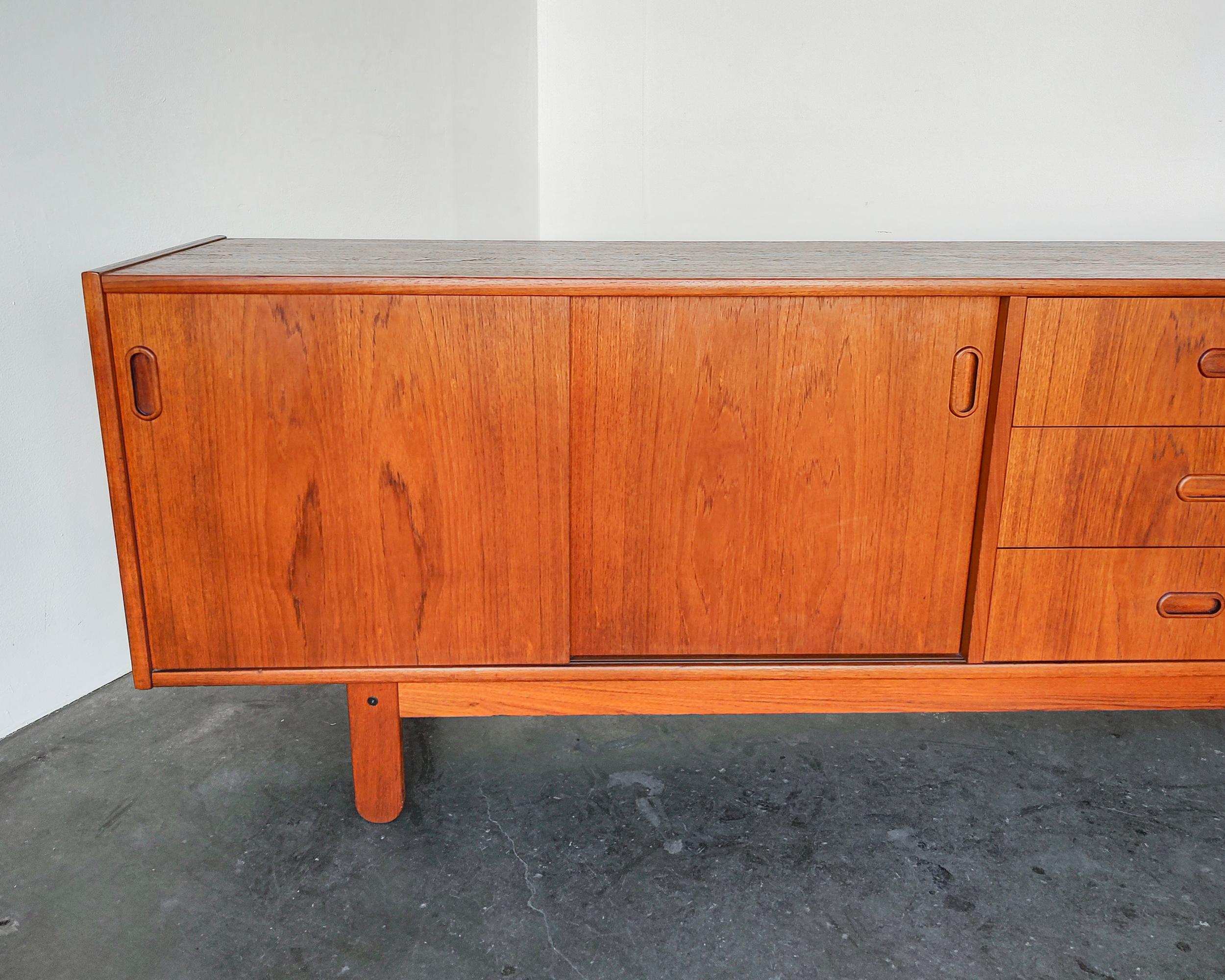 Danish Mid-Century Modern Teak Credenza by Bramin Møbler 1960s In Good Condition For Sale In Hawthorne, CA