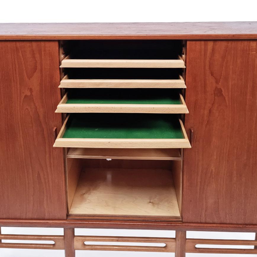 Wood Danish Mid-Century Modern Teak Credenza / Sideboard, 1960s For Sale