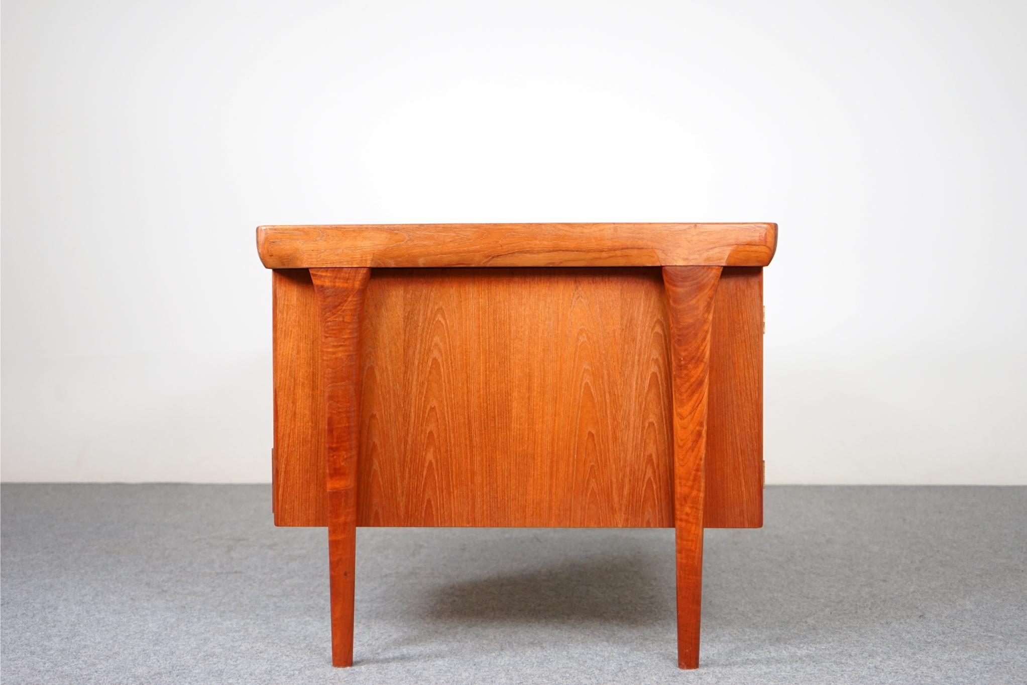 Danish Mid-Century Modern Teak Desk, by Ib Kofod Larsen For Faarup For Sale 4